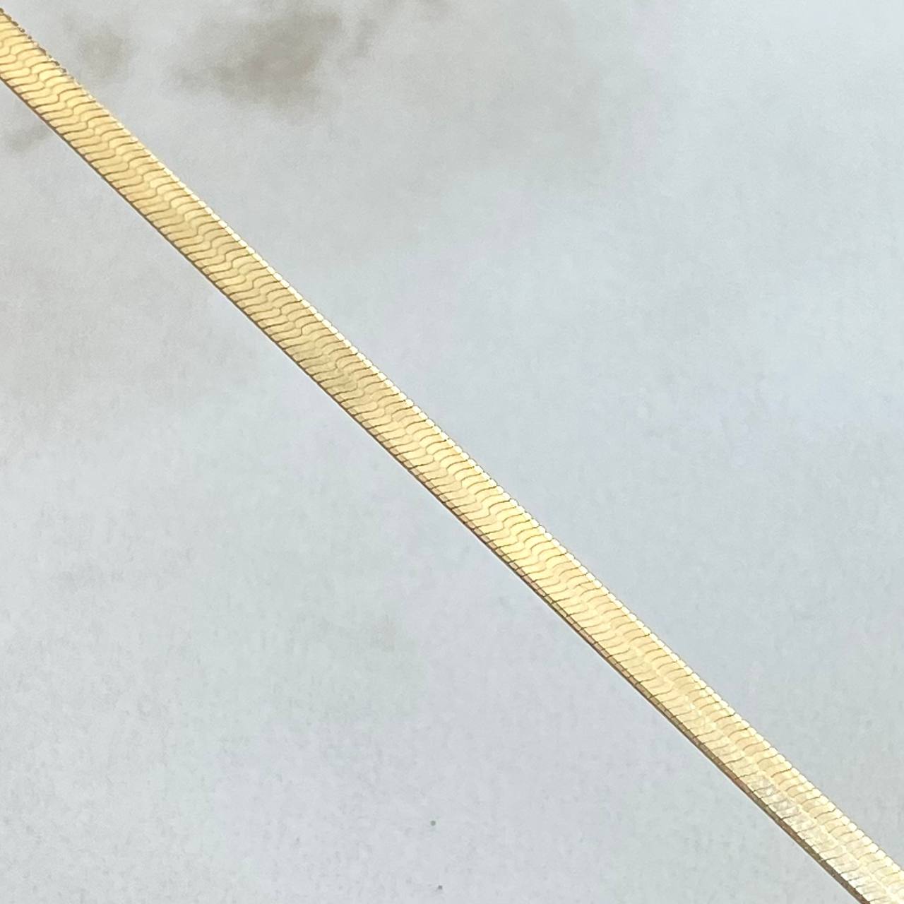 Herringbone Chain 6.2gr / 19 3/4 in / 3.3mm Yellow Gold +3 18K ©