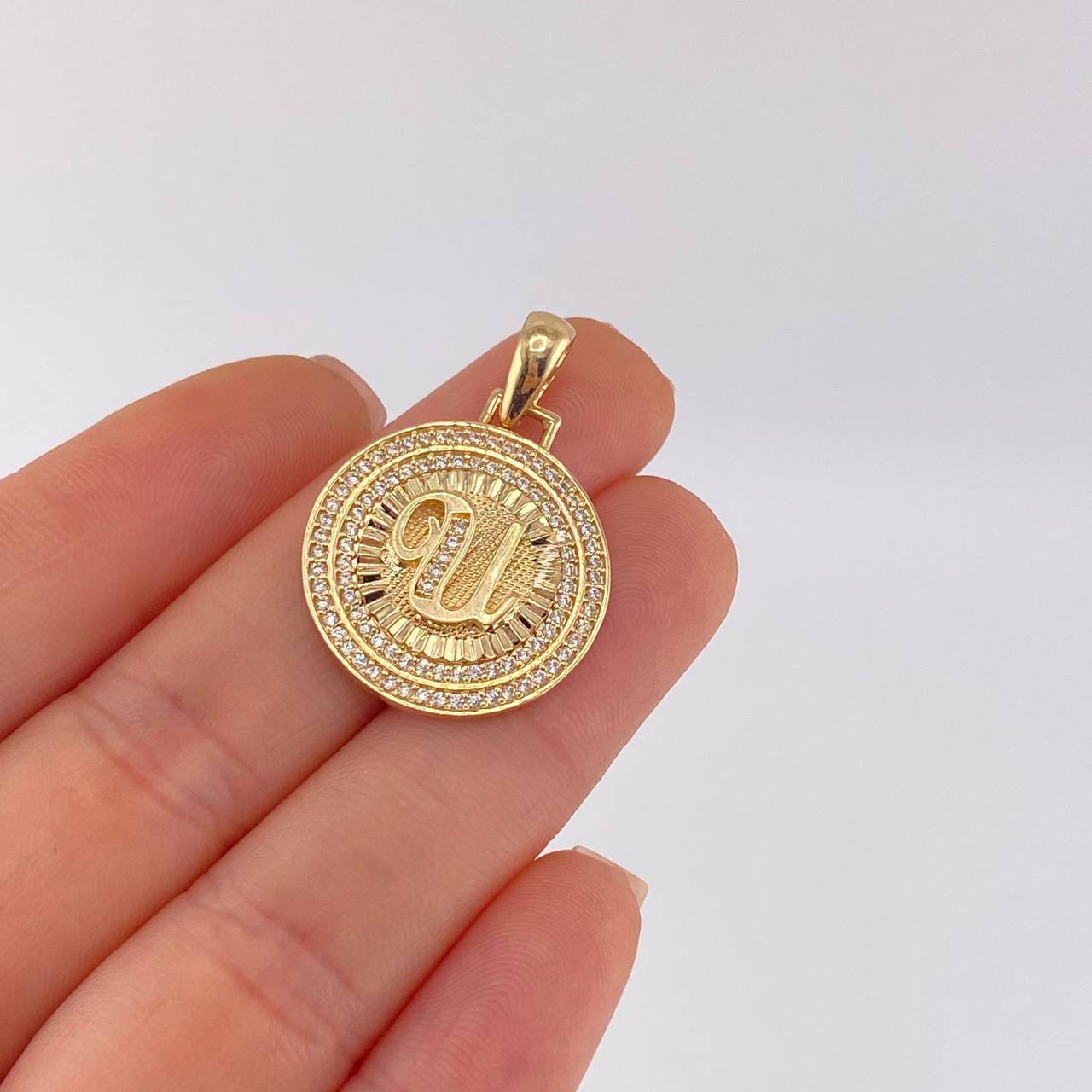 Dije Medalla Letra U 4.85 g / 1 1/4 in Oro Amarillo 18K