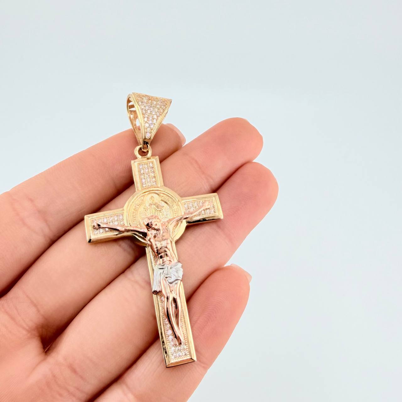Pendant Christ Saint Benedict 12.15 g / 2 1/2 in Three Golds 18K