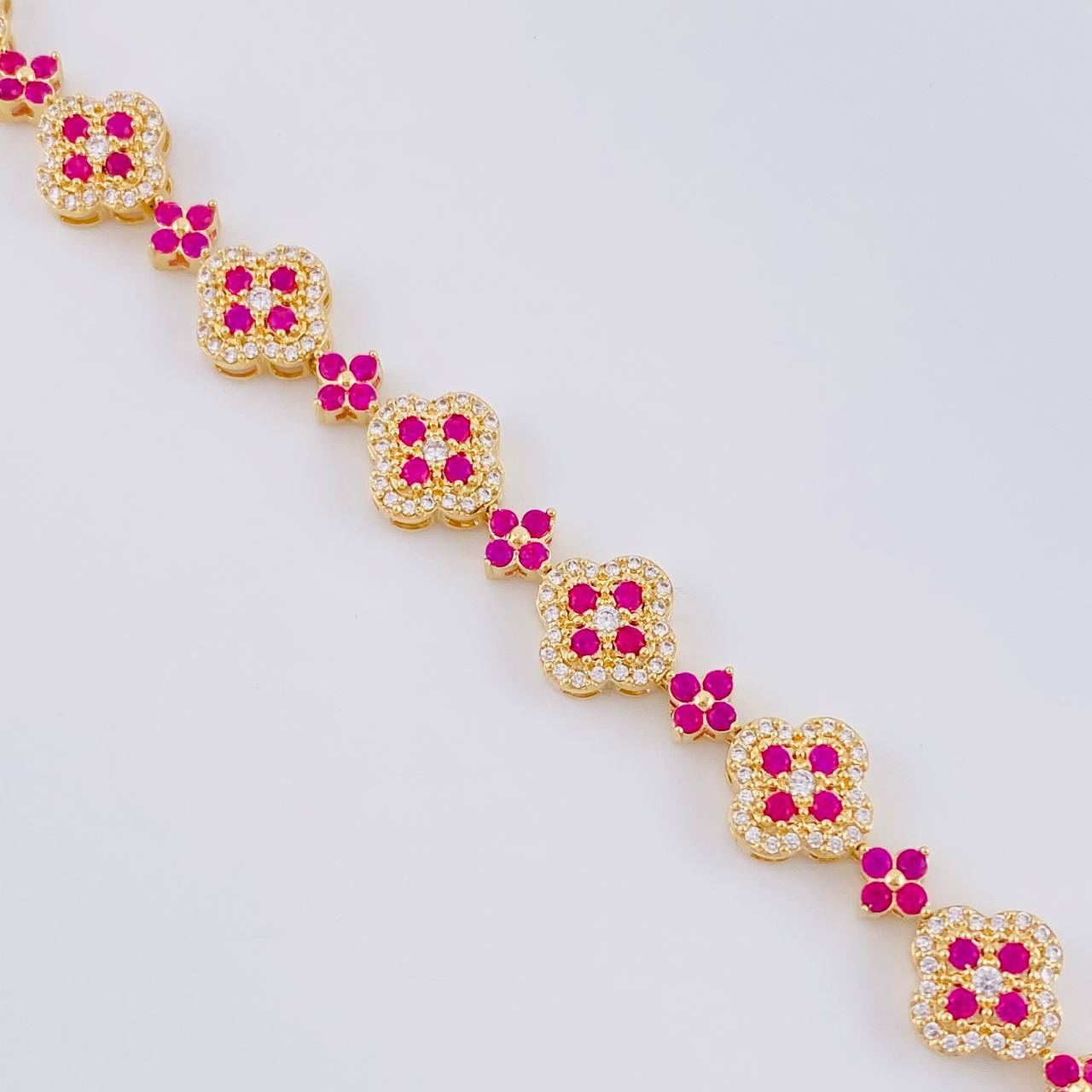 Clover Bracelet Starry 13.95 g / 6 1/2 in / 10 mm Yellow Gold 18K