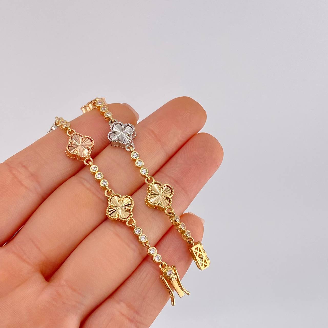 Diamond Cut Clover Bubbles Bracelet 10.95 g / 7 3/4 in / 9.1 mm Three Golds 18K