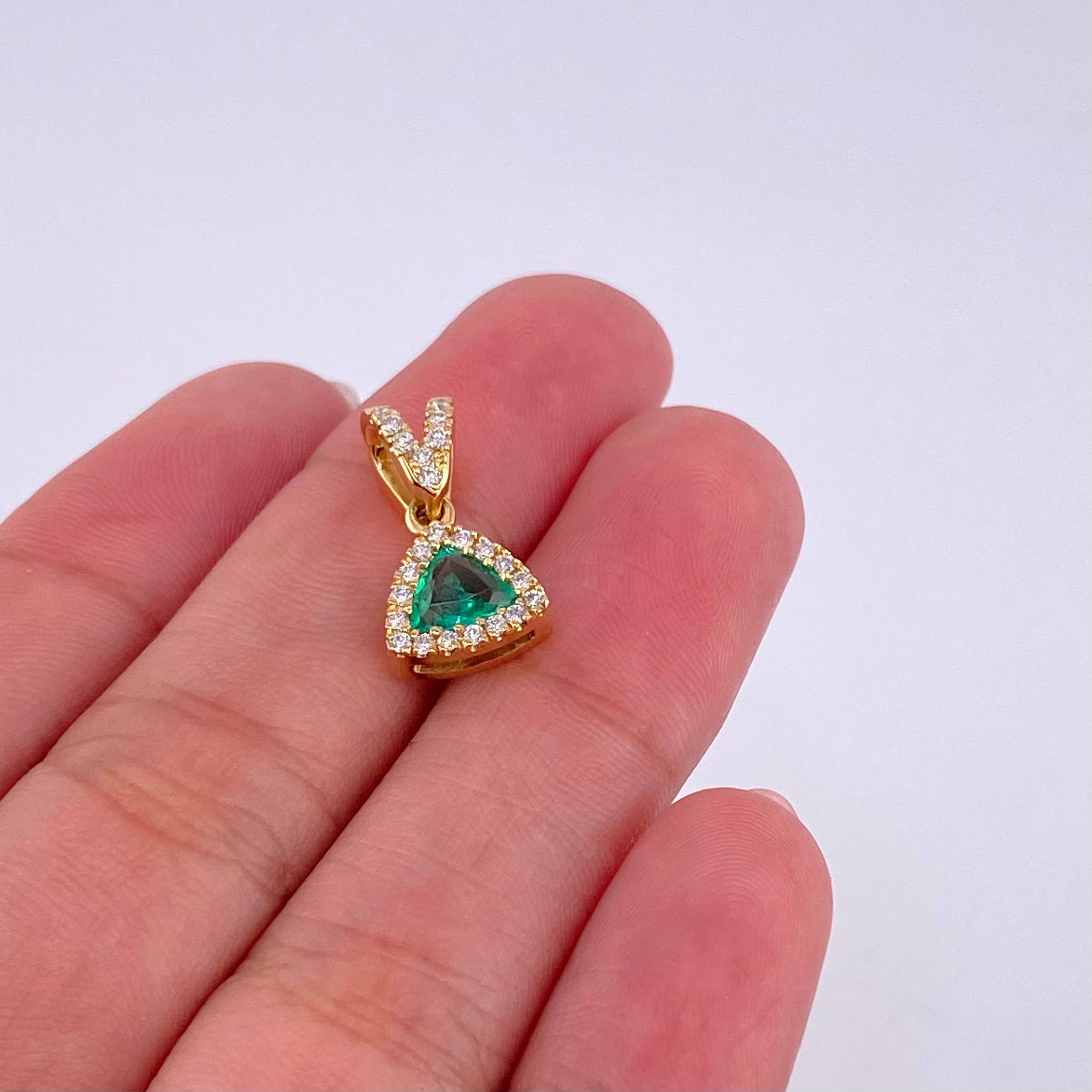 Pendant Glamour Emerald 40pts Diamond 0.25pts 2.05g / 3/4 in 18K Yellow Gold