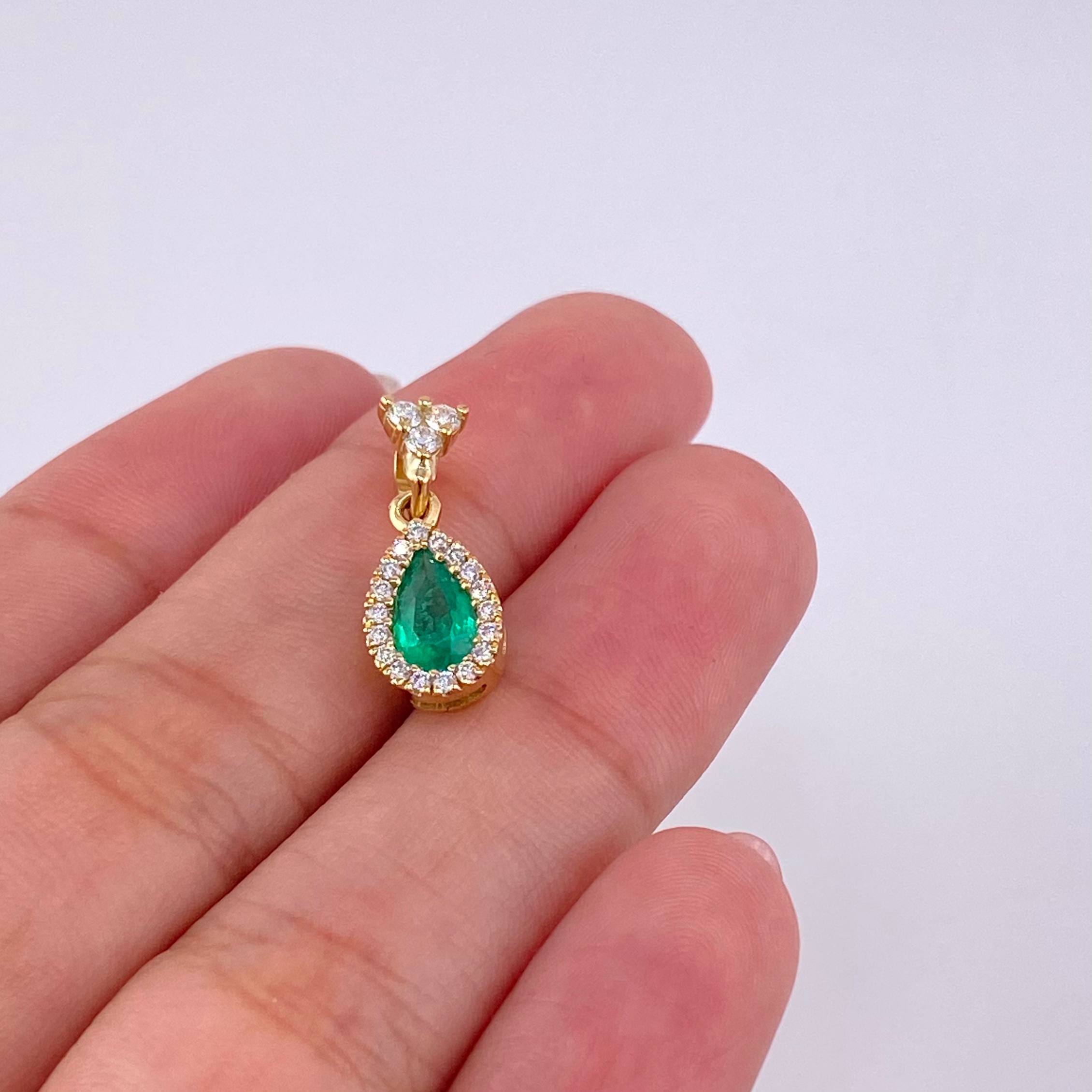 Pendant Rocío de Luz Esmeralda 0.69pts Diamond 0.31pts 1.7g / 3/4 in 18K Yellow Gold