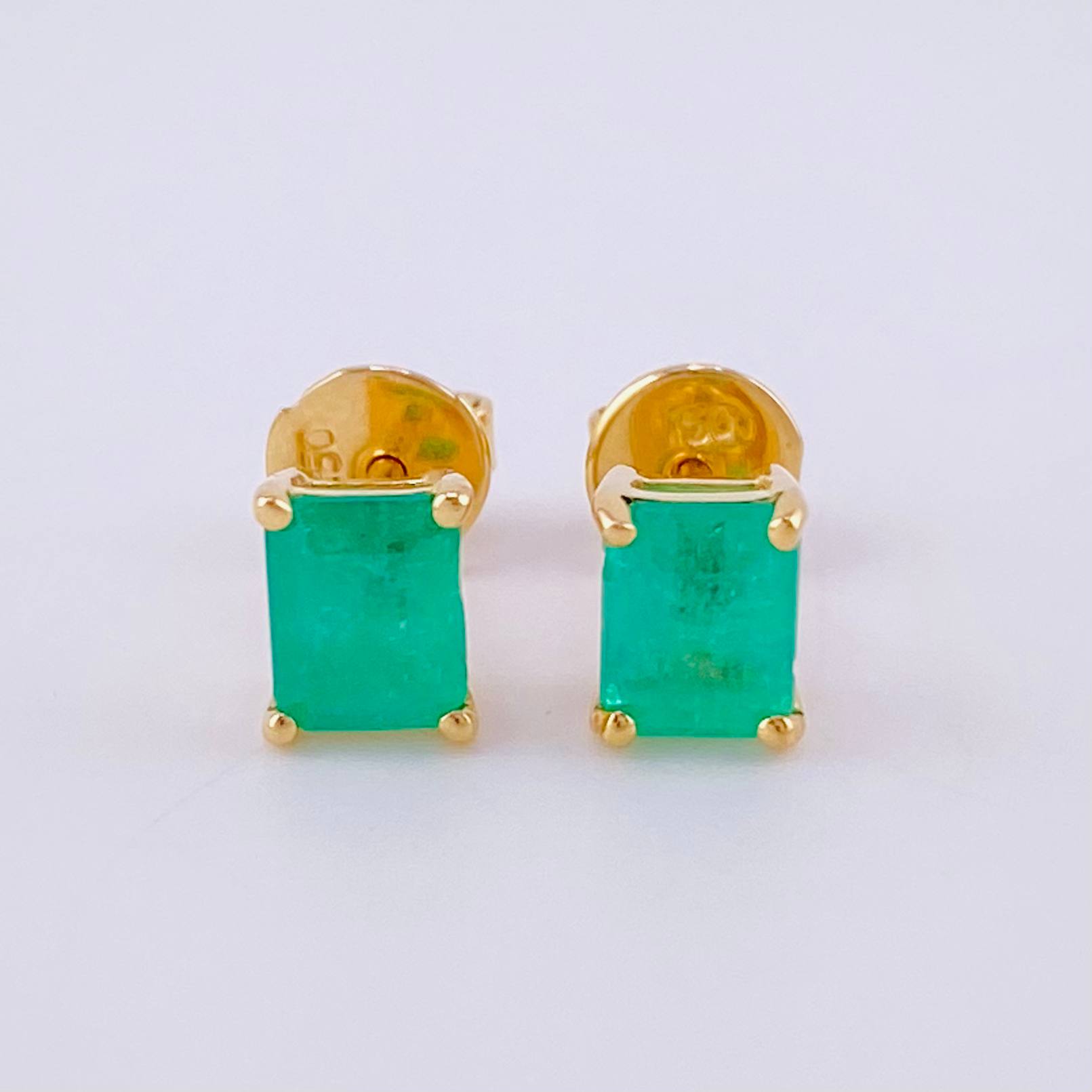 Stud Earrings Square Basket Emerald 100pts 2.1g / in / 6.2mm 18K Yellow Gold