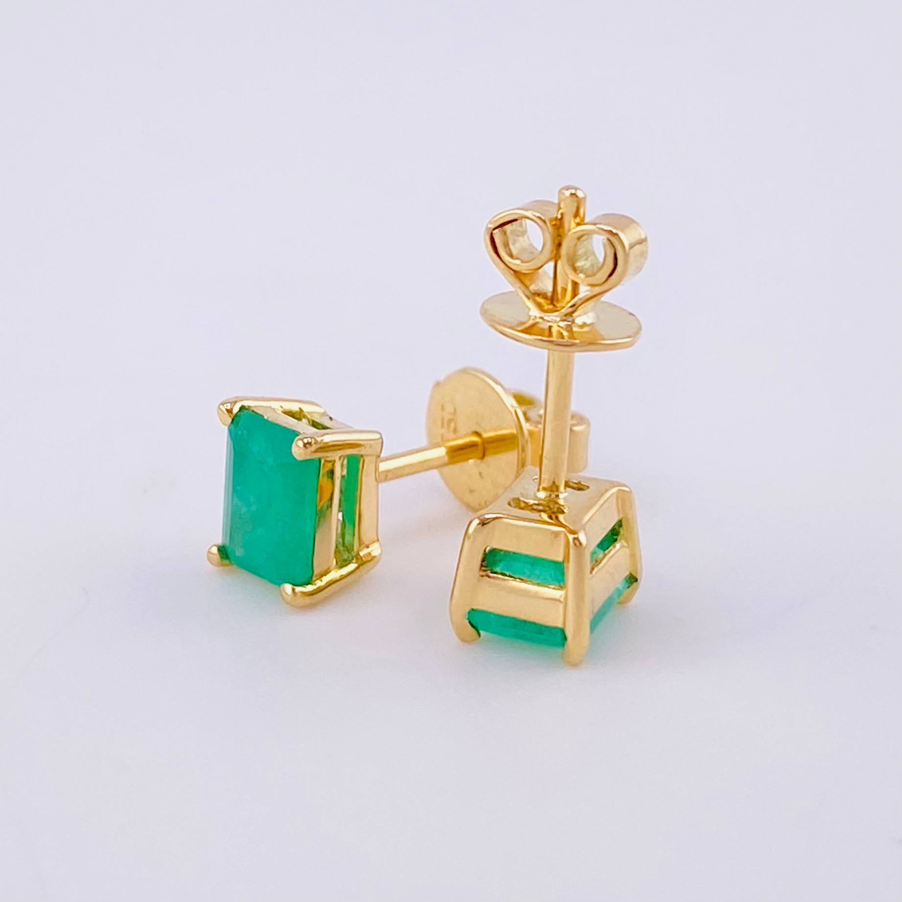 Stud Earrings Square Basket Emerald 100pts 2.1g / in / 6.2mm 18K Yellow Gold