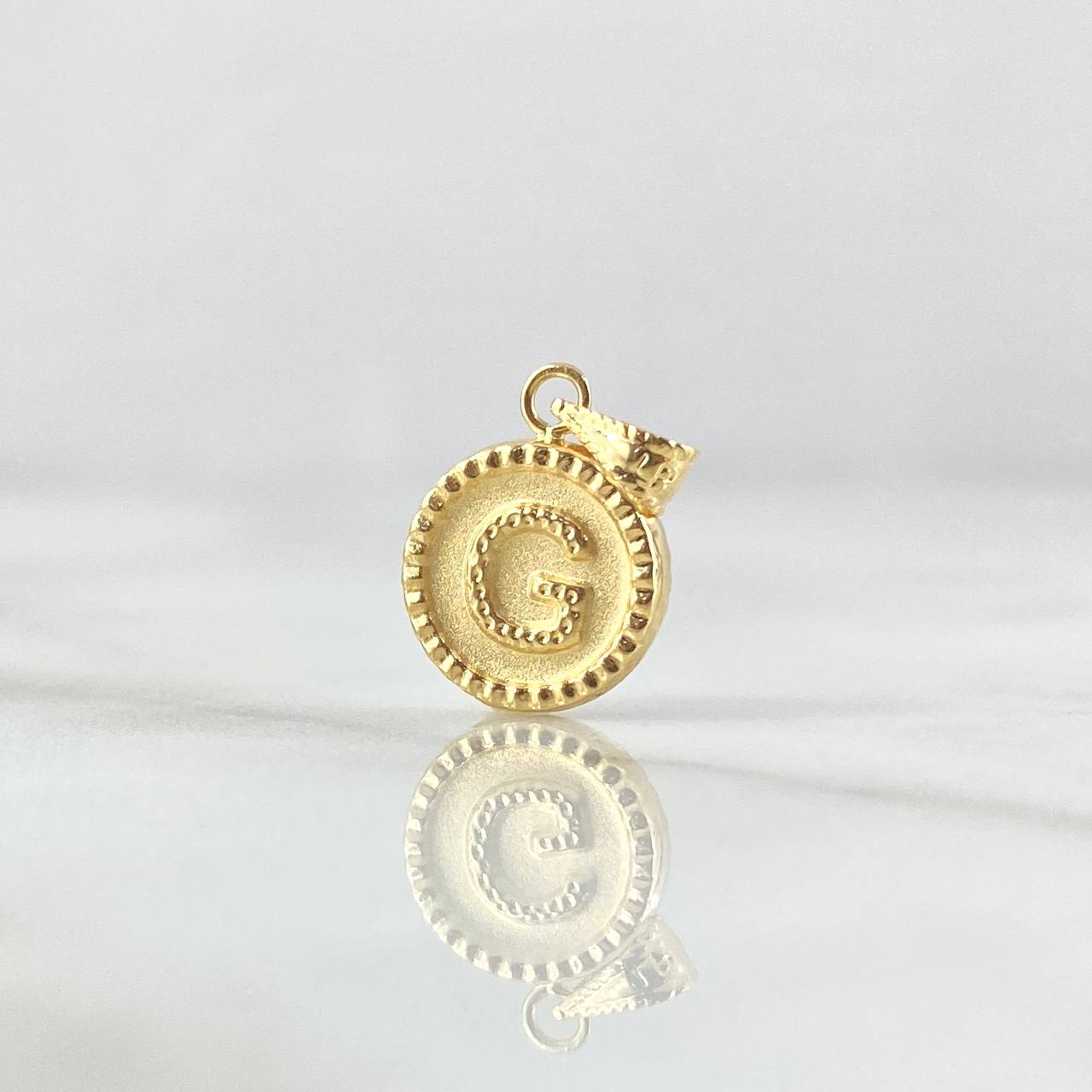 Dije Letra G Mate 0.55gr / 1.5cm / Circulo Cargador Bordeado Oro Amarillo 18K *