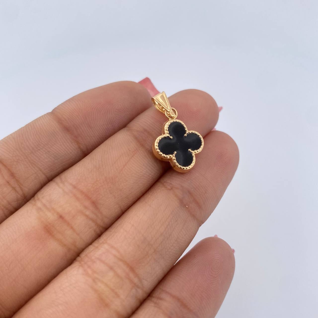 Dije Trebol 0.8gr / 2.1cm / Electroestetico Negro Oro Amarillo 18K &