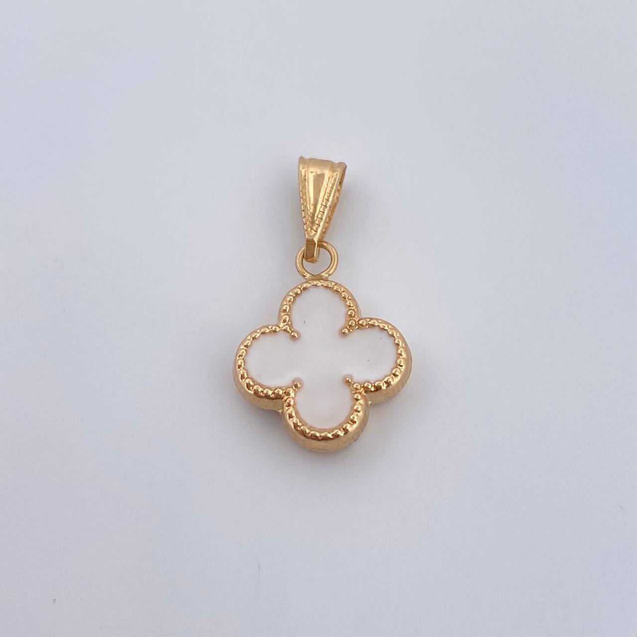 Dije Trebol Electroestico 0.85gr / 2.1cm / Electroestatico Blanco Oro Amarillo 18K &