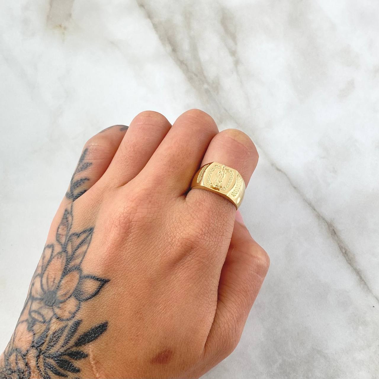 Anillo Sello Guadalupe Punteado 3.6gr / T6 1/2 / Oro Amarillo 18K