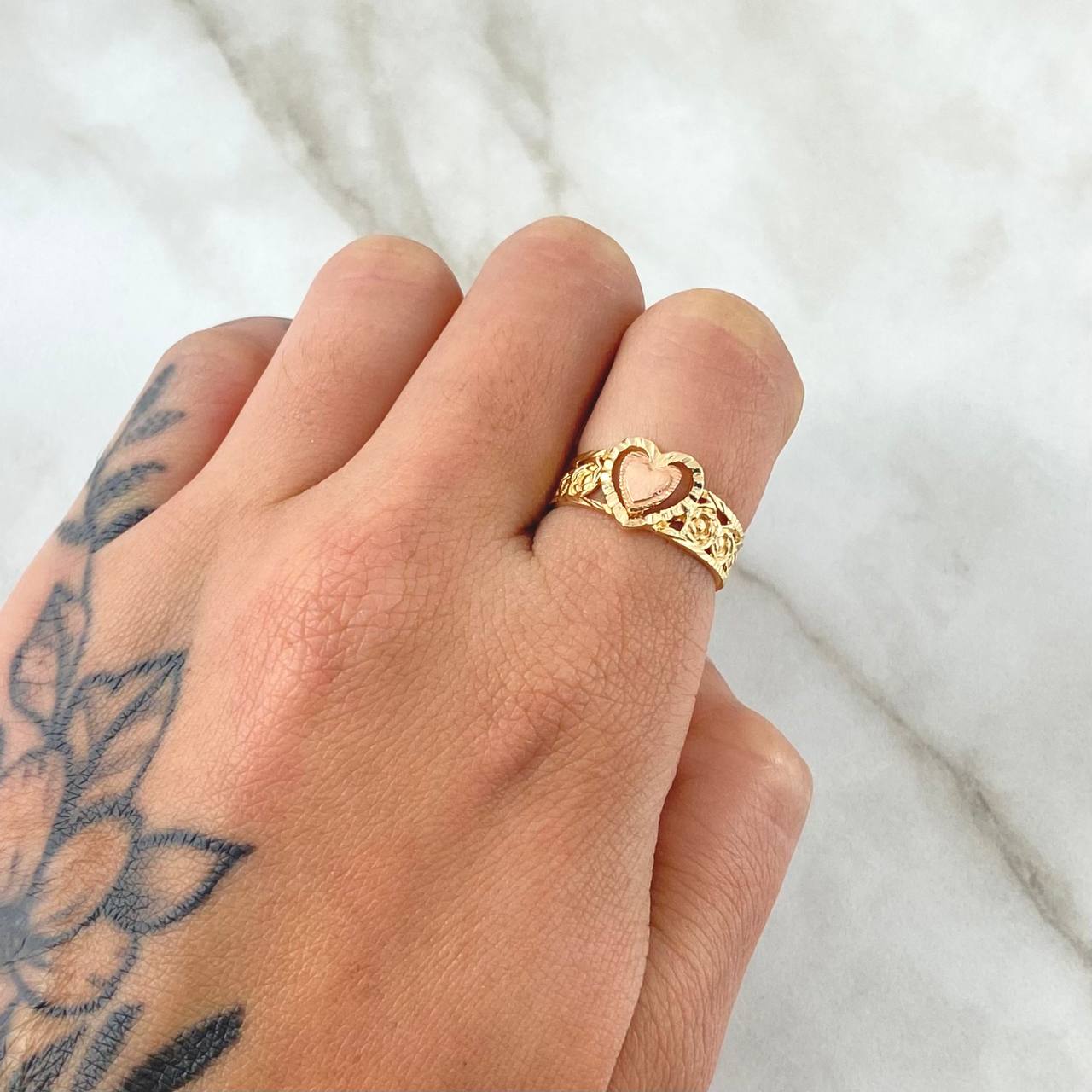 Anillo Rosas Corazon 3.4gr / T4 3/4 / Diamantado Oro Amarillo 18K ©