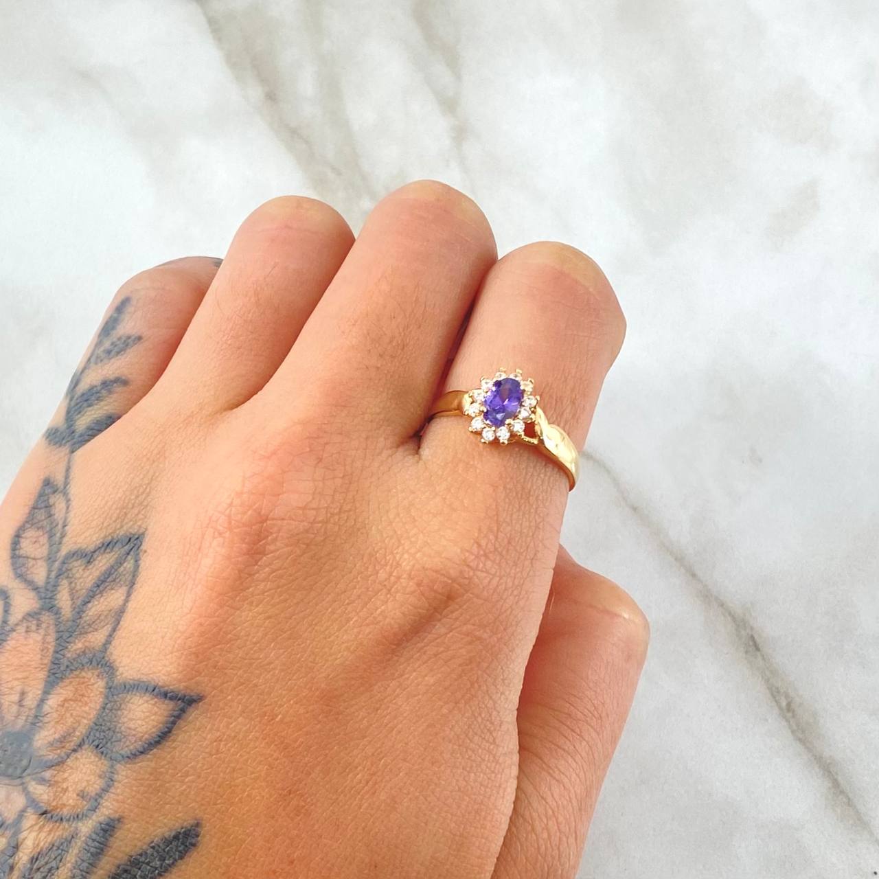 Anillo Flor Doce Petalos 2.45gr / T7 / Circones Blancos Morado Oro Amarillo 18K ©