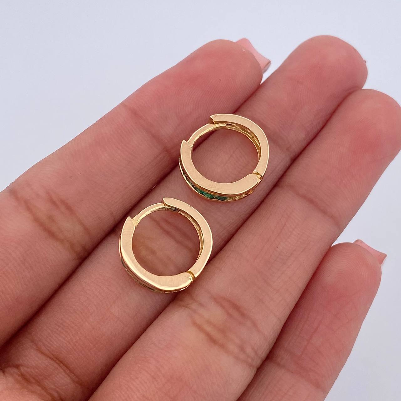 Candongas Infinito 3.15gr / 1.3cm / Esmeraldas 20 Pts Oro Amarillo 18K (Joya) &