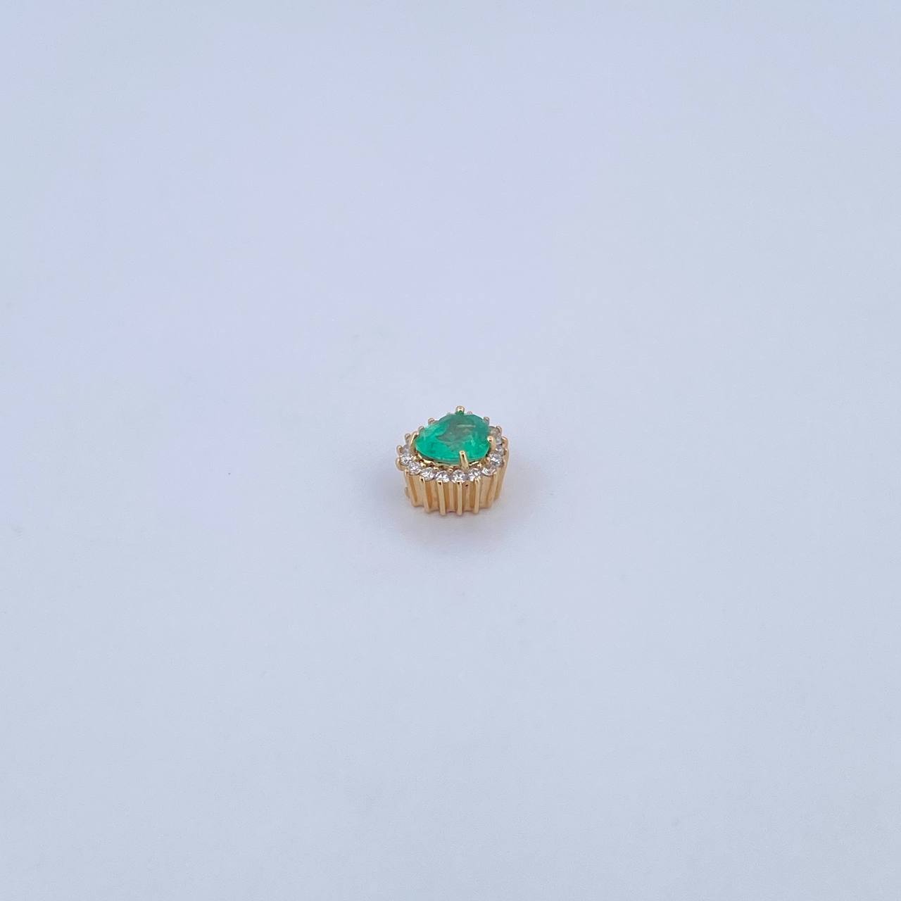 Dije Corazon 0.65gr / 0.6cm / Esmeralda 33 Pts Diamantes 11 Pts Oro Amarillo 18K (Joya) &