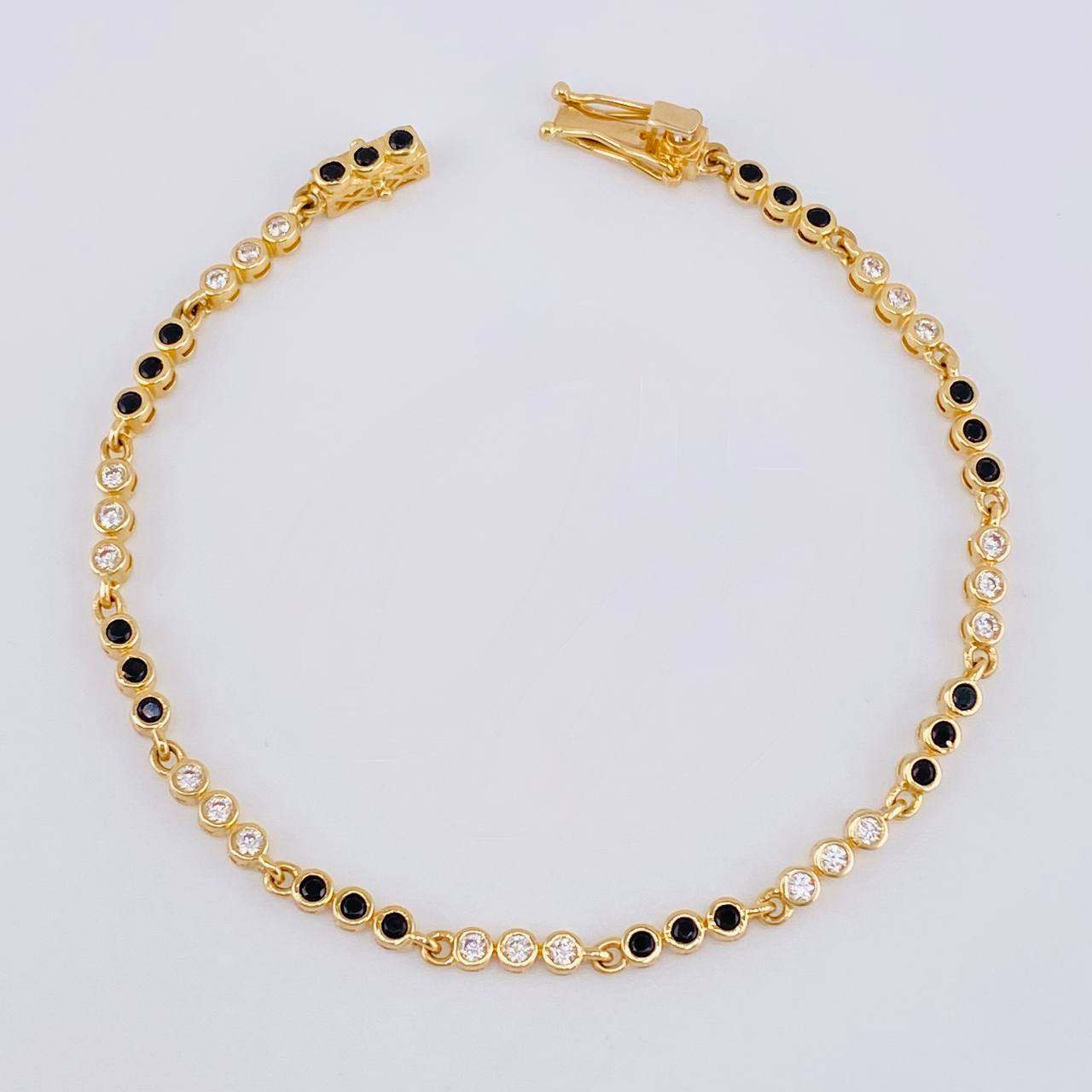 Pulso Tenis Triada Secuencial 6.3 g / 7 in / 2.7 mm Oro Amarillo 18K
