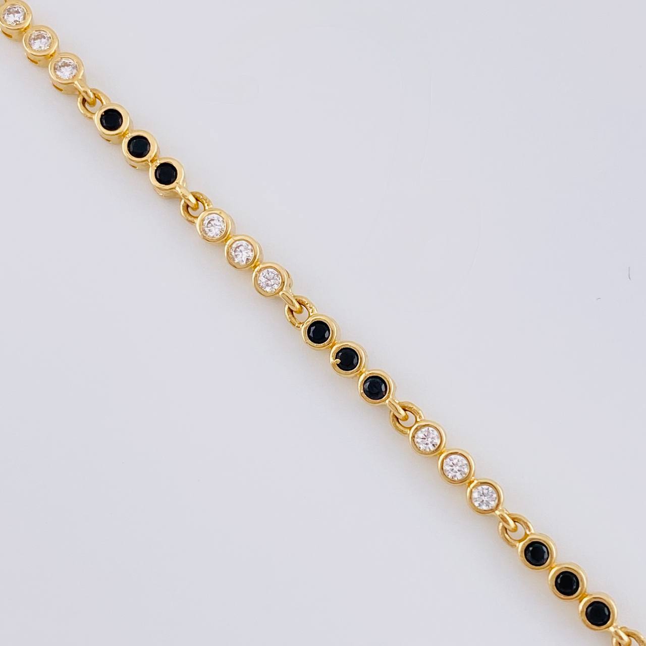 Pulso Tenis Triada Secuencial 6.3 g / 7 in / 2.7 mm Oro Amarillo 18K