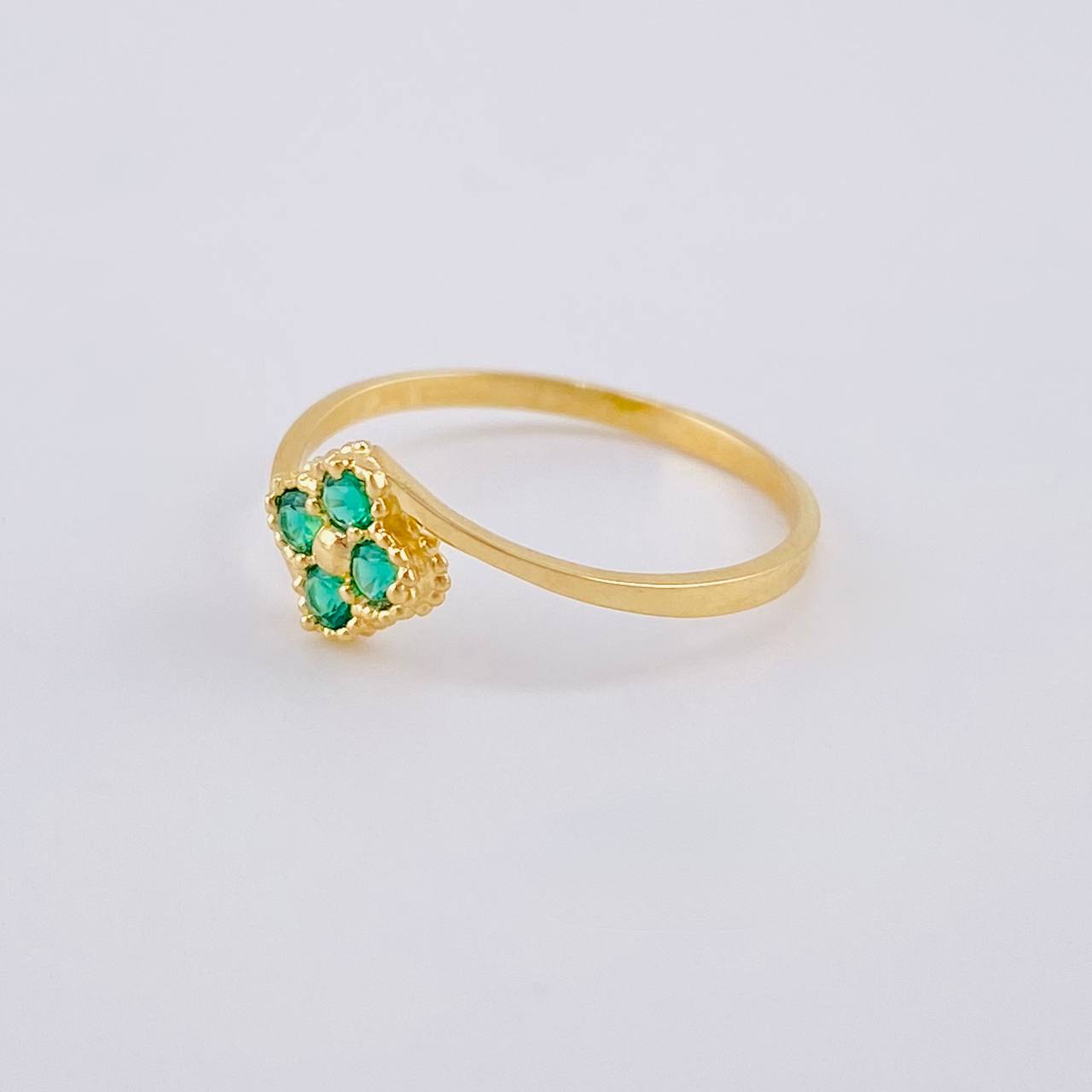 Anillo Flor Trebol 1.1 g / T5 1/2 Oro Amarillo 18K