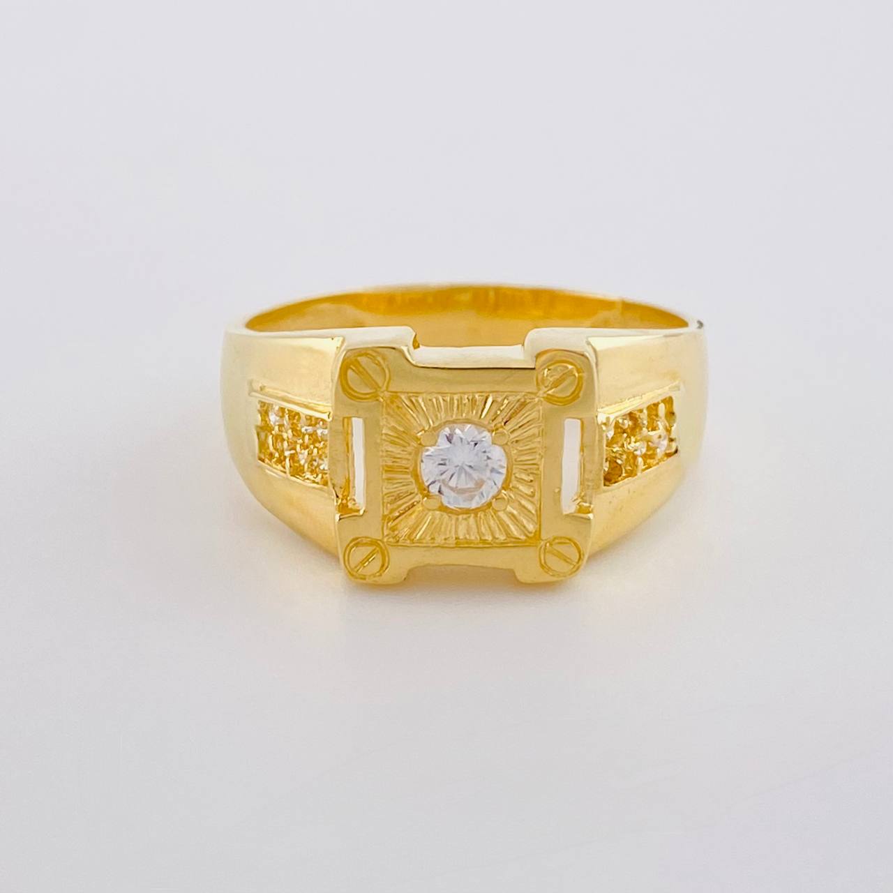 Square Signet Ring Basteado 5.55 g / T10 18K Yellow Gold