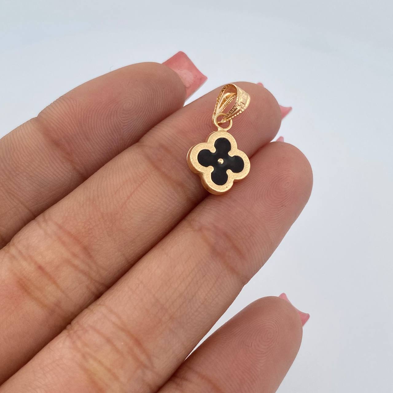 Dije Trebol 0.6gr / 1.8cm / Electroestatico Negro Oro Amarillo 18K &