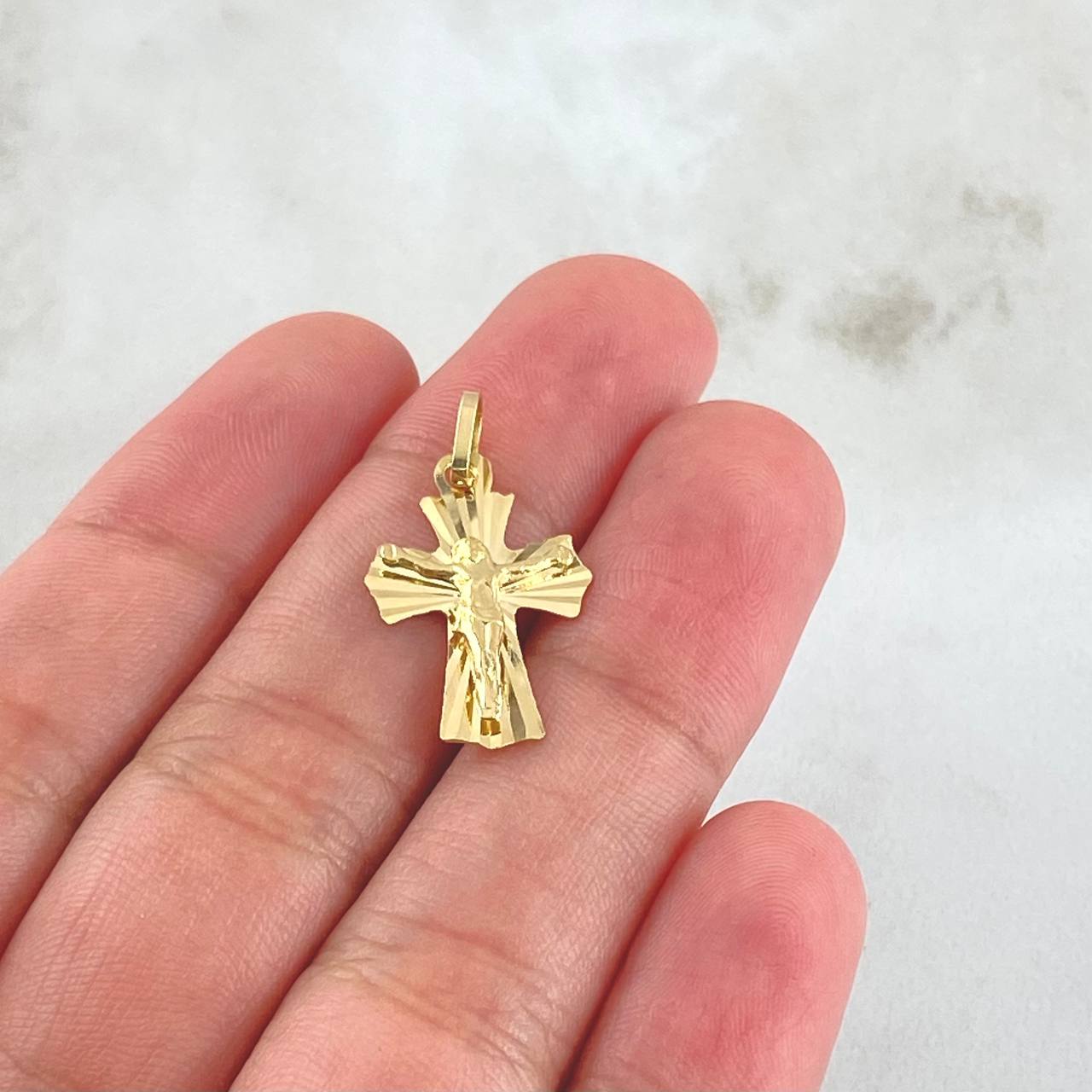 Dije Cruz Cristo Diamantado 1.35g / 1 in Oro Amarillo 18K