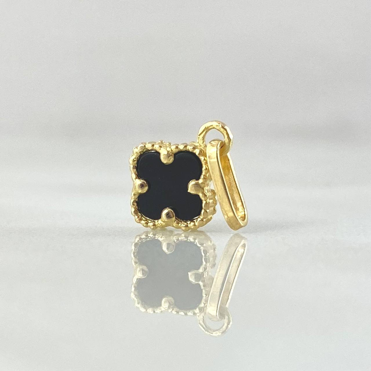 Dije Trebol 0.6gr / 1.5cm / Oro 18K
