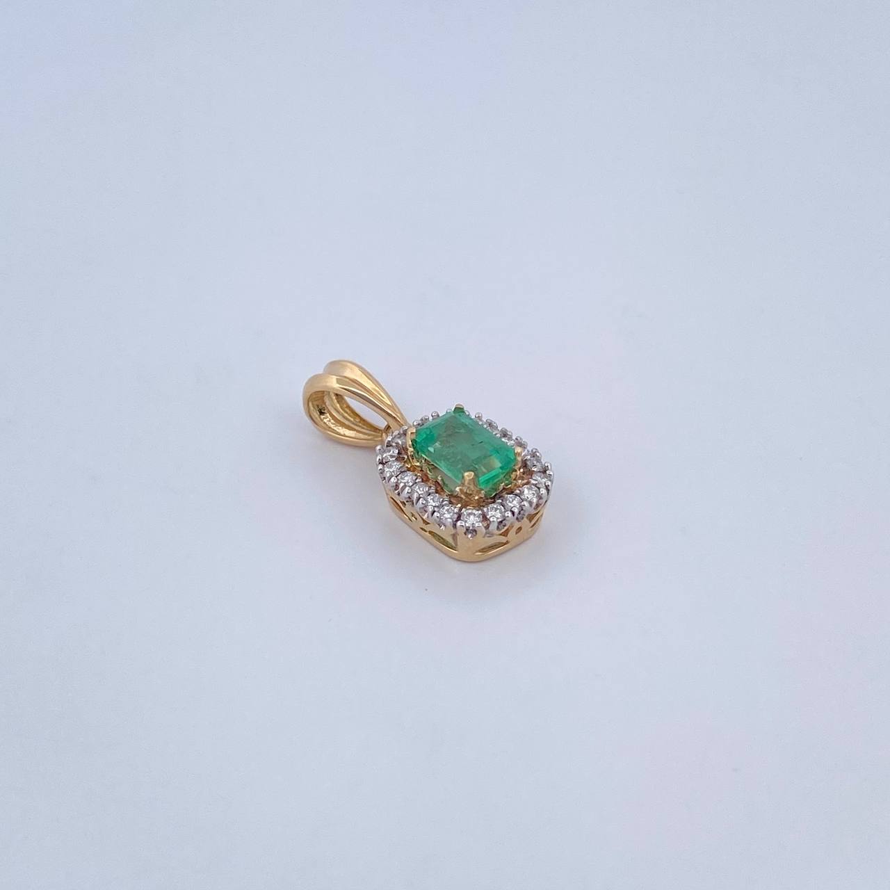 Pendant Dense Rectangle 1.9gr / 1.9cm / Emerald 70 Pts Diamonds 20 Pts Two Yellows White Gold 18K (Jewel) &