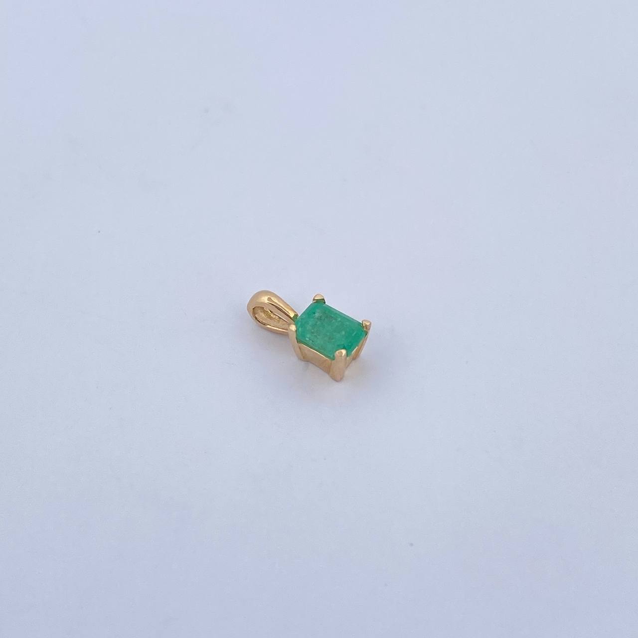 Dije Rectangulo 0.55gr / 1cm / Esmeralda 54 Pts Oro Amarillo 18K (Joya) &