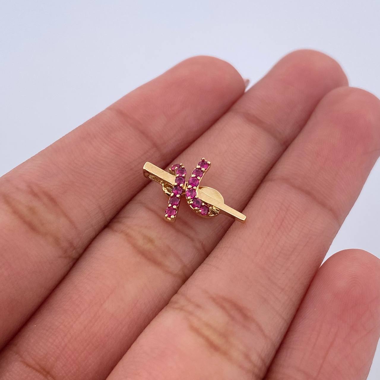Dije Cruz Astracta 0.95gr / 1.5cm / Rubies 17 Pts Oro Amarillo 18K (Joya) &