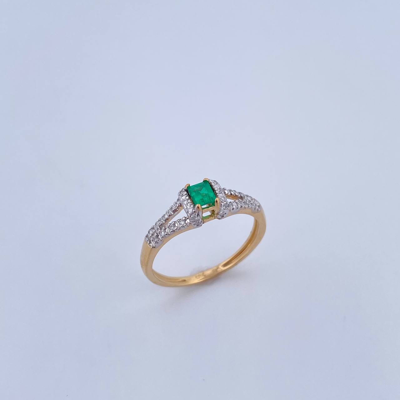 Bridge Ring 2.6gr / T6 3/4 / Emeralds 17 Pts Diamonds 15 Pts 18K Yellow Gold (Jewel) &