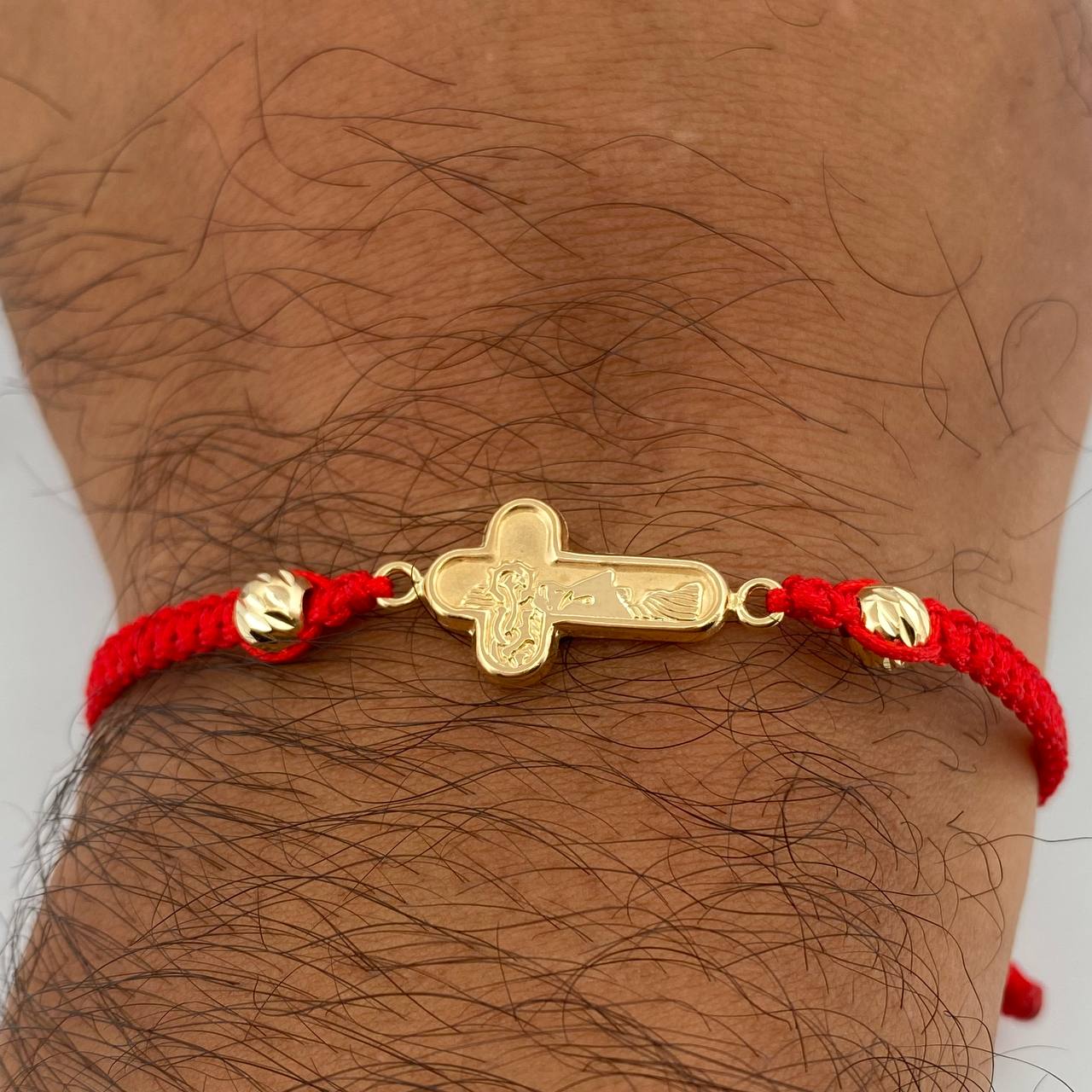 Pulsera Tejida Roja Cruz Cristo 1.15gr / Oro 18K $