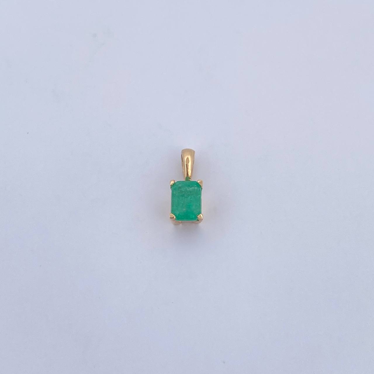 Dije Rectangulo 0.55gr / 1cm / Esmeralda 54 Pts Oro Amarillo 18K (Joya) &