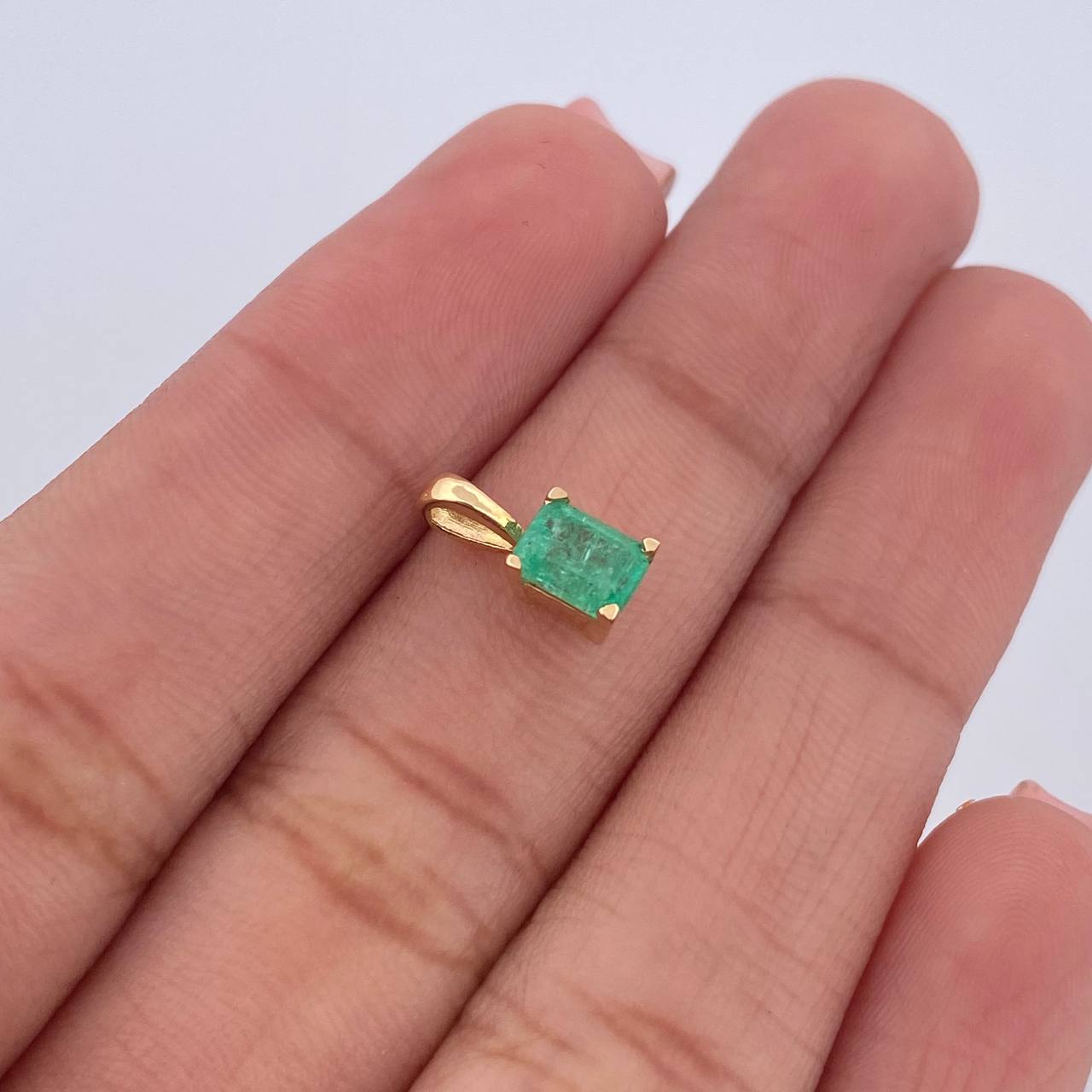 Dije Rectangulo 0.55gr / 1cm / Esmeralda 54 Pts Oro Amarillo 18K (Joya) &