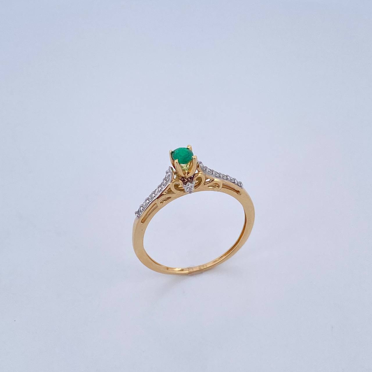 Solitaire Ring Churumbela 1.9gr / Size 6 3/4 / Emeralds 14 Pts Diamonds 11 Pts Two Yellows White Gold 18K (Jewelry) &