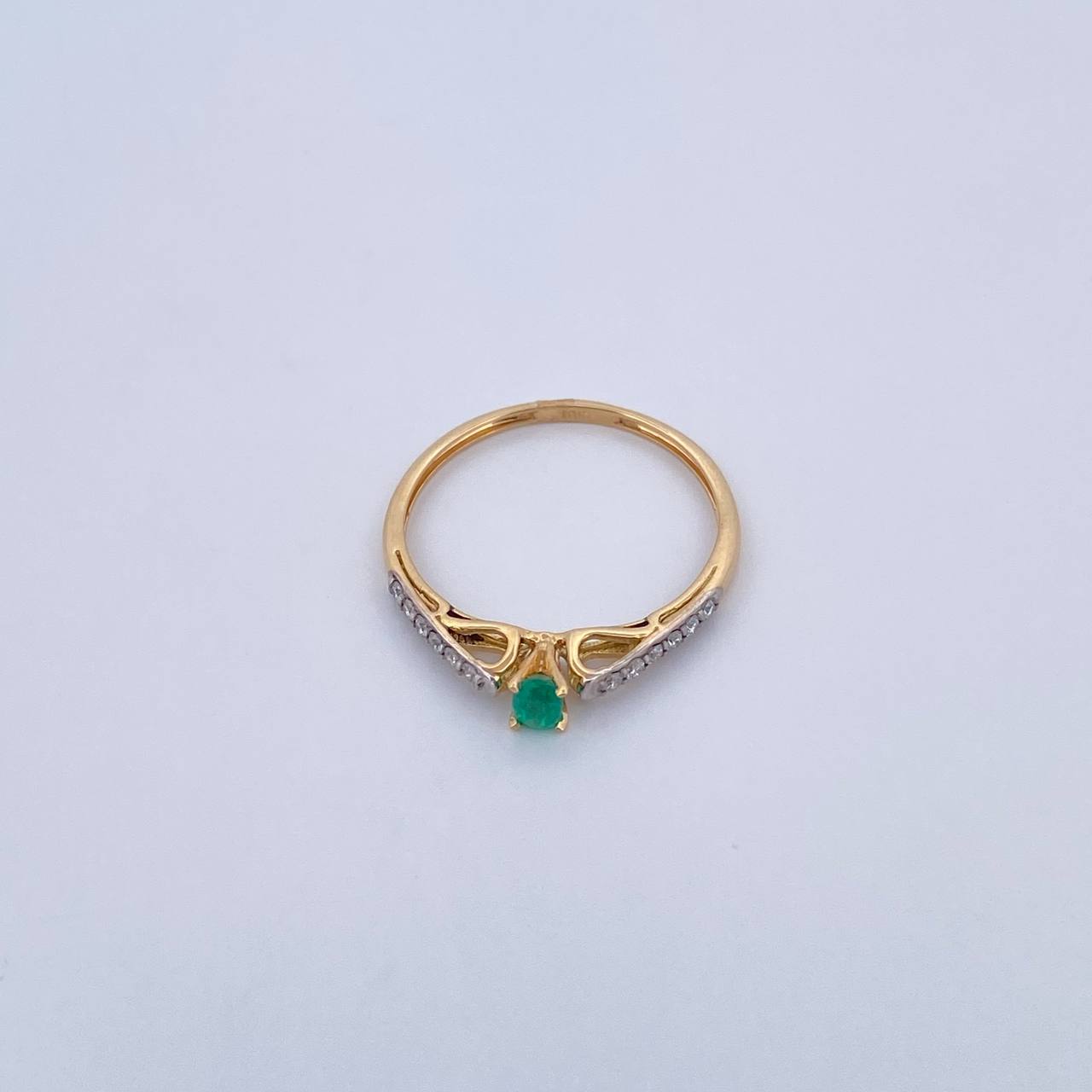 Ring Solitaire Churumbela 1.25gr / Size 6 3/4 / Emeralds 13 Pts Diamonds 11 Pts Two Yellows Whites 18K Gold (Jewel) &