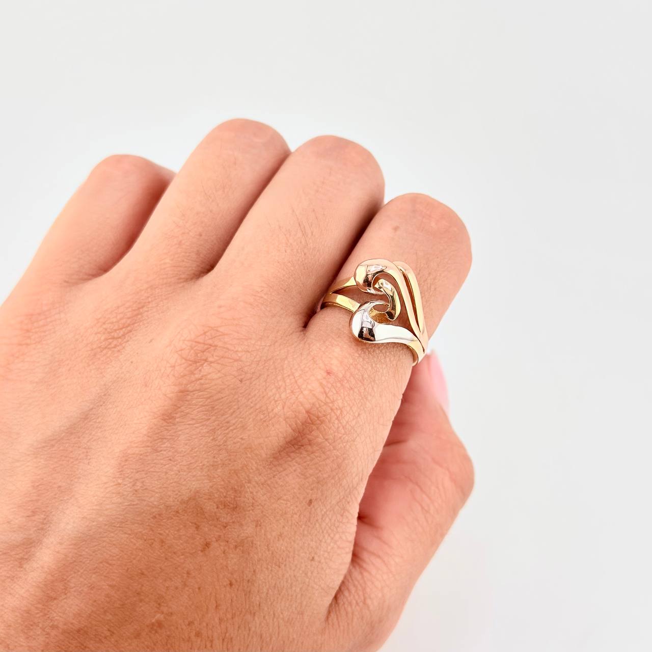 Anillo Corazón Lateral Abstracto 2.45 g / T7 Tres Oros 18K