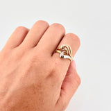 Anillo Corazón Lateral Abstracto 2.45 g / T7 Tres Oros 18K