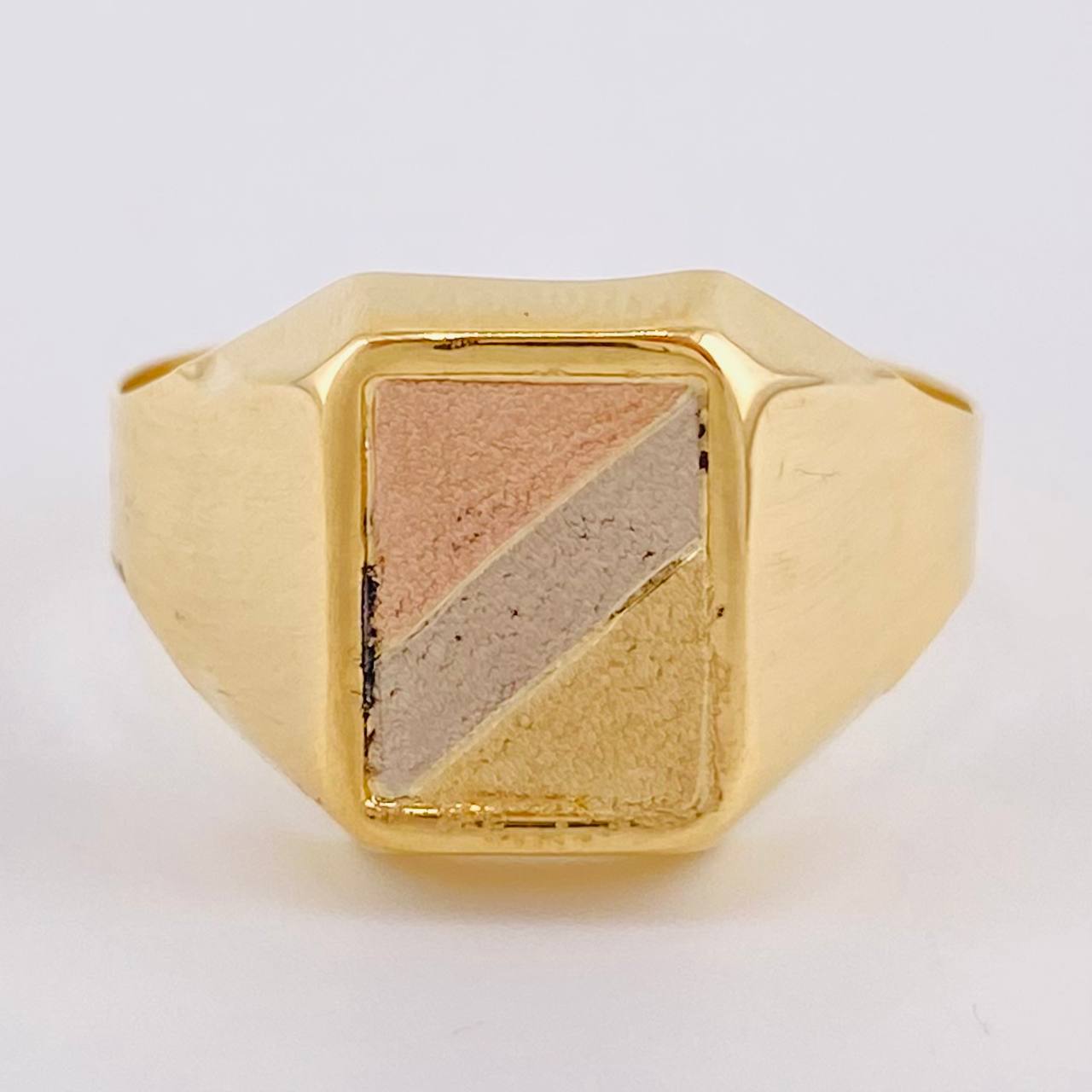 Anillo Sello 3.35 g / T10 3/4 Tres Oros 18K