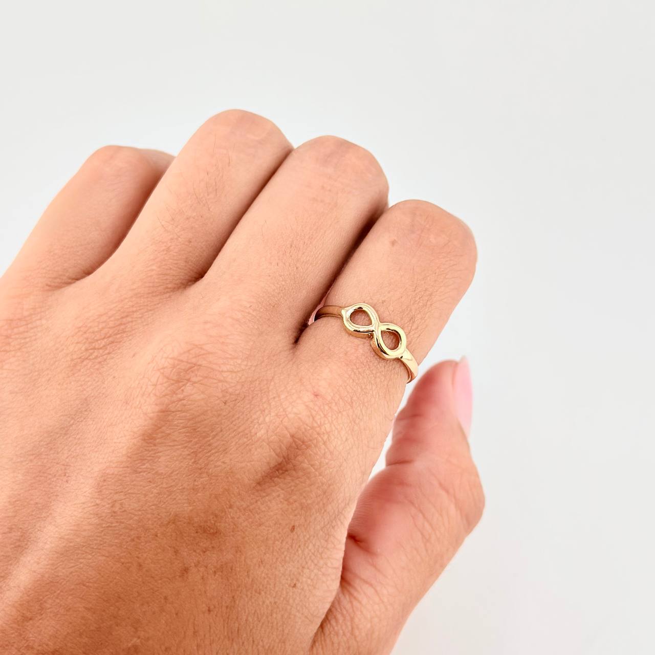 Anillo Infinito 0.85 g / T7 1/4 Oro Amarillo 18K