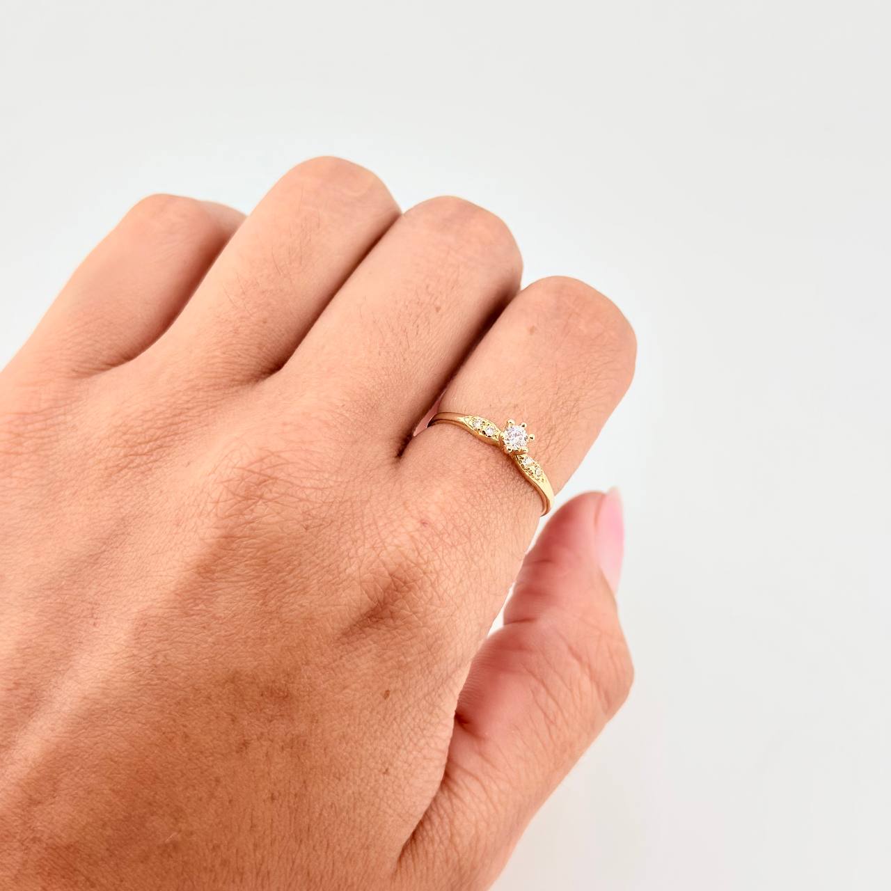 1.35 g Solitaire Ring / T6 1/2 18K Yellow Gold