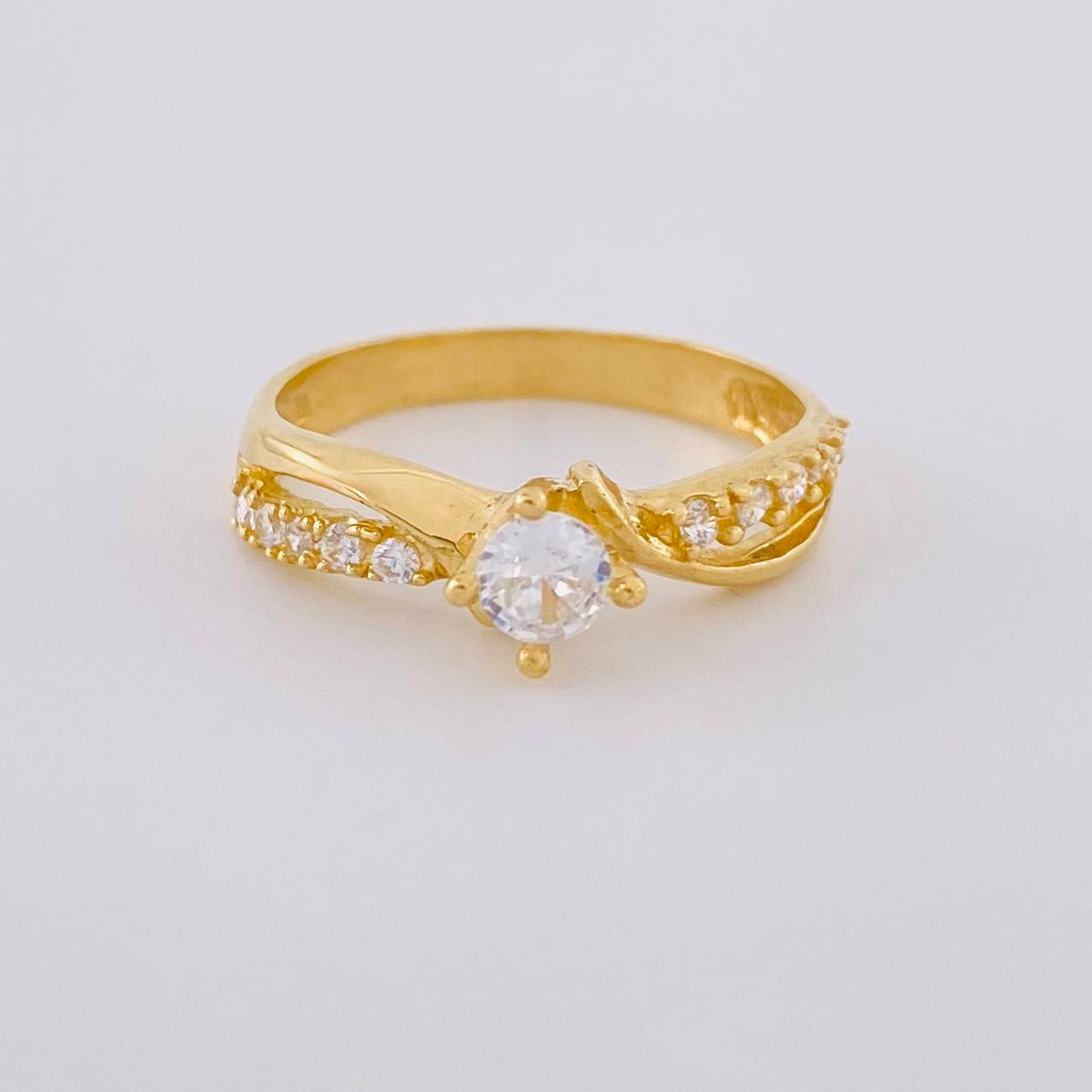 Intertwined Solitaire Ring 2.55 g / T7 Yellow Gold 18K