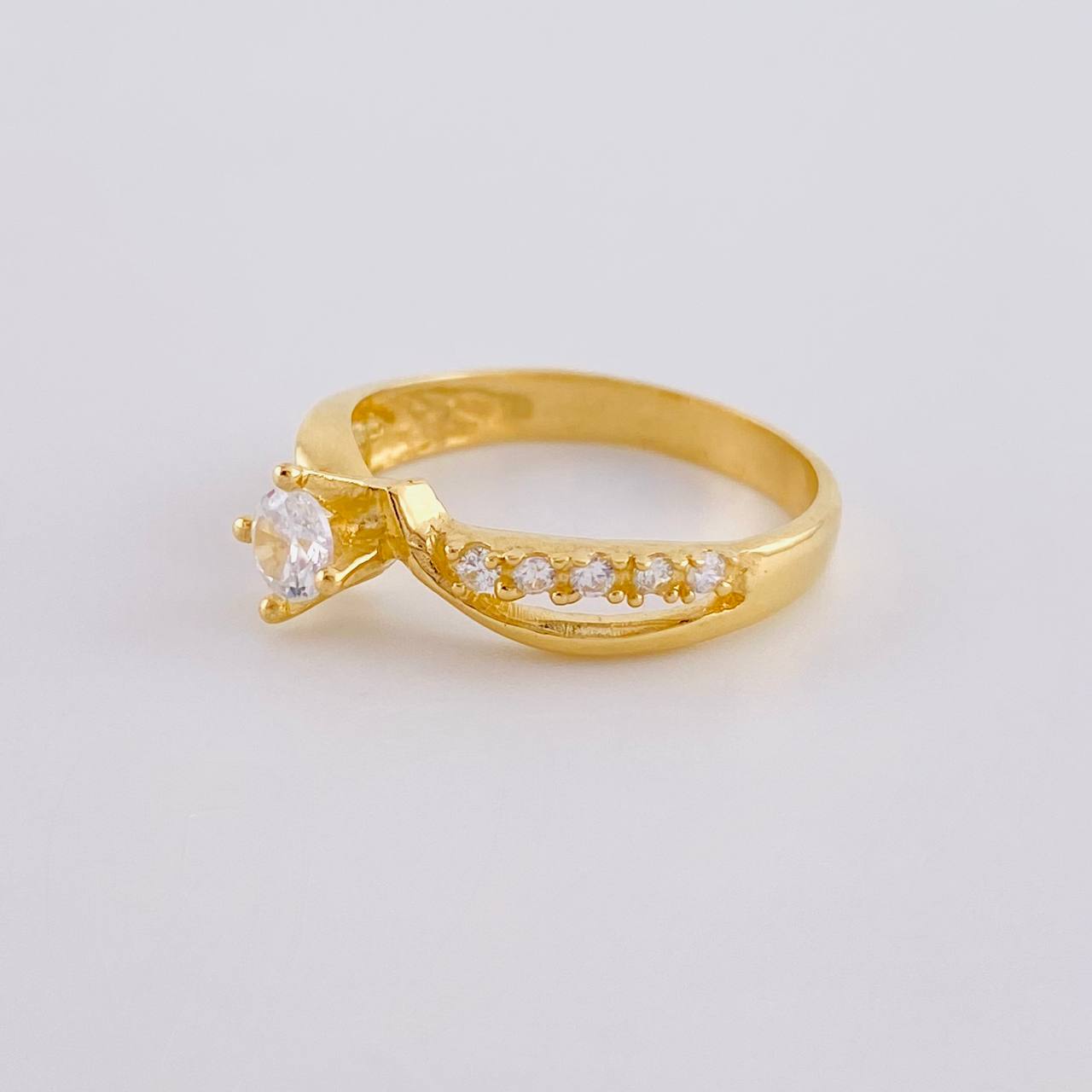 Intertwined Solitaire Ring 2.55 g / T7 Yellow Gold 18K