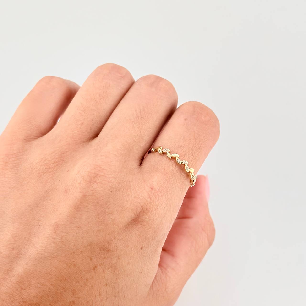 Anillo Ramillete De Hojas 1.35 g / T7 1/2 Oro Amarillo 18K