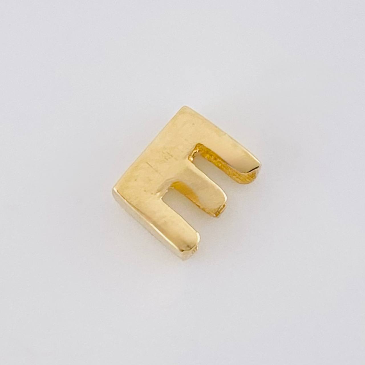 Charm Letter E 0.3g / 1/4 in Yellow Gold 18K