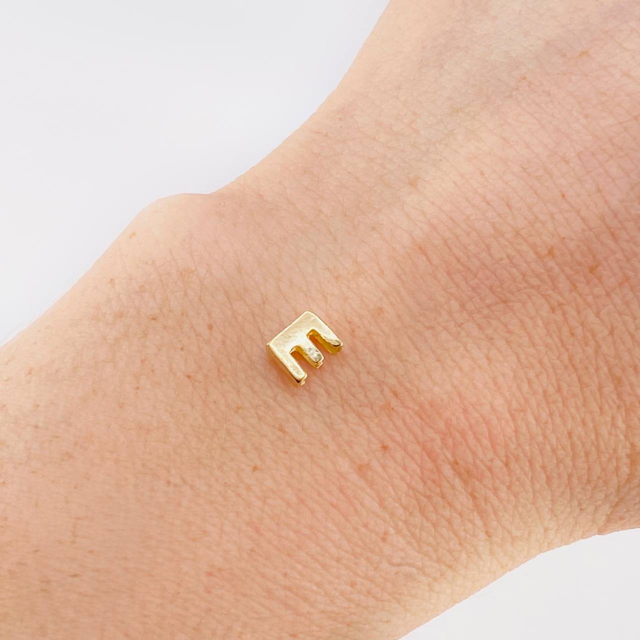 Charm Letter E 0.35g / 1/4 in Yellow Gold 18K
