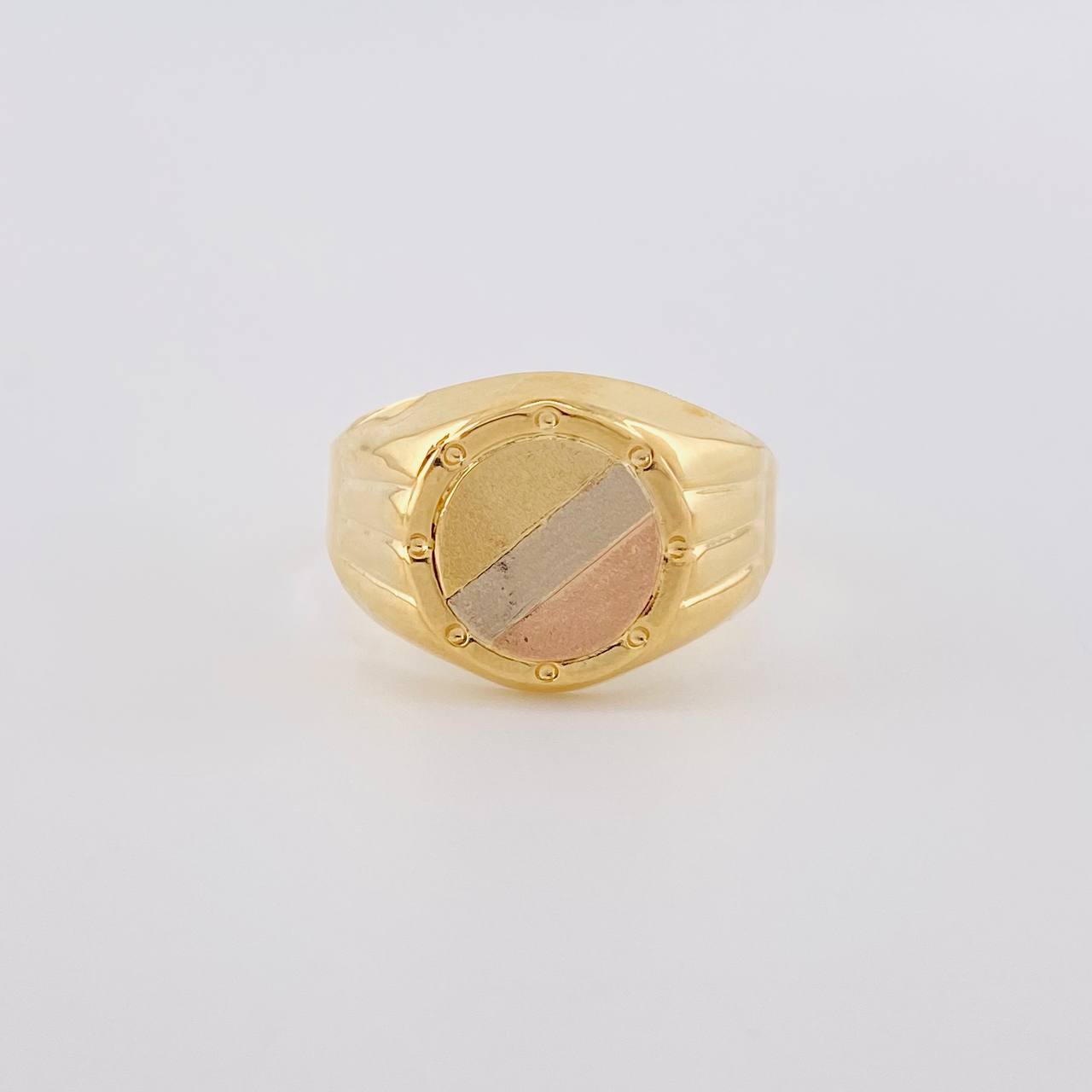 Anillo Sello Redondo Con Marco 3 g / T9 3/4 Tres Oros 18K