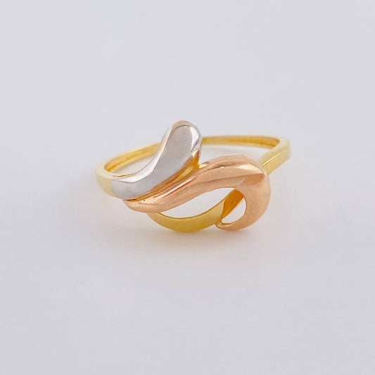 Anillo Olas Abstractas 2.3 g / T8 1/4 Tres Oros 18K