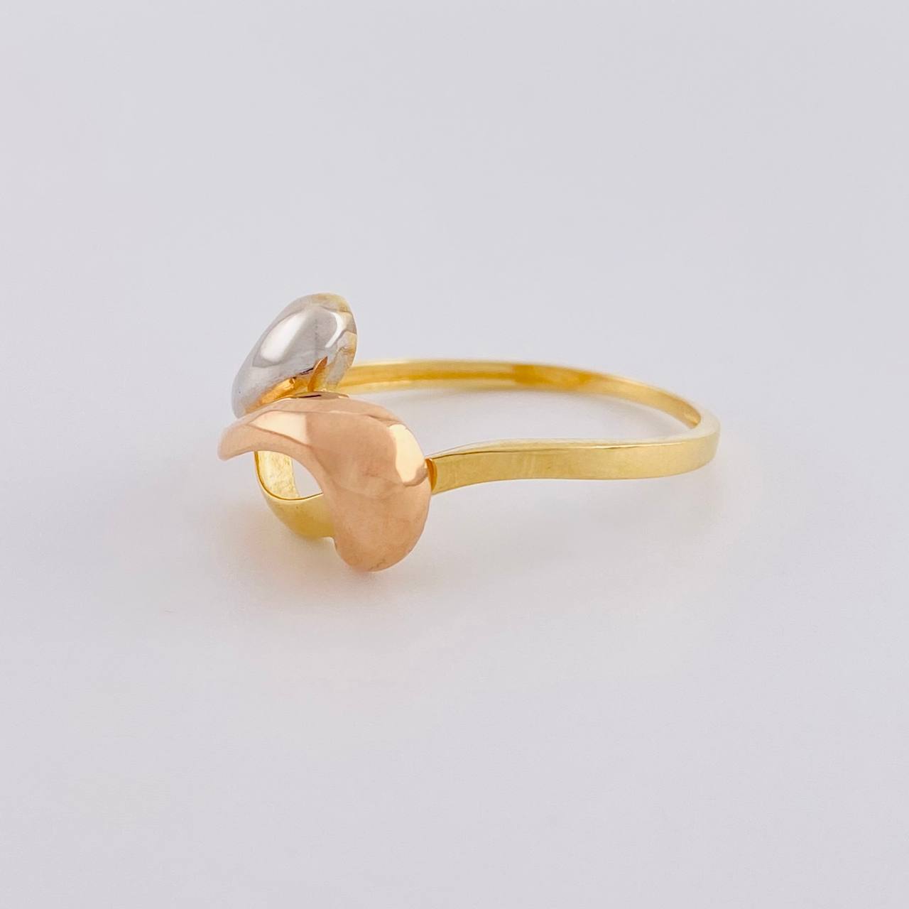 Anillo Olas Abstractas 2.3 g / T8 1/4 Tres Oros 18K