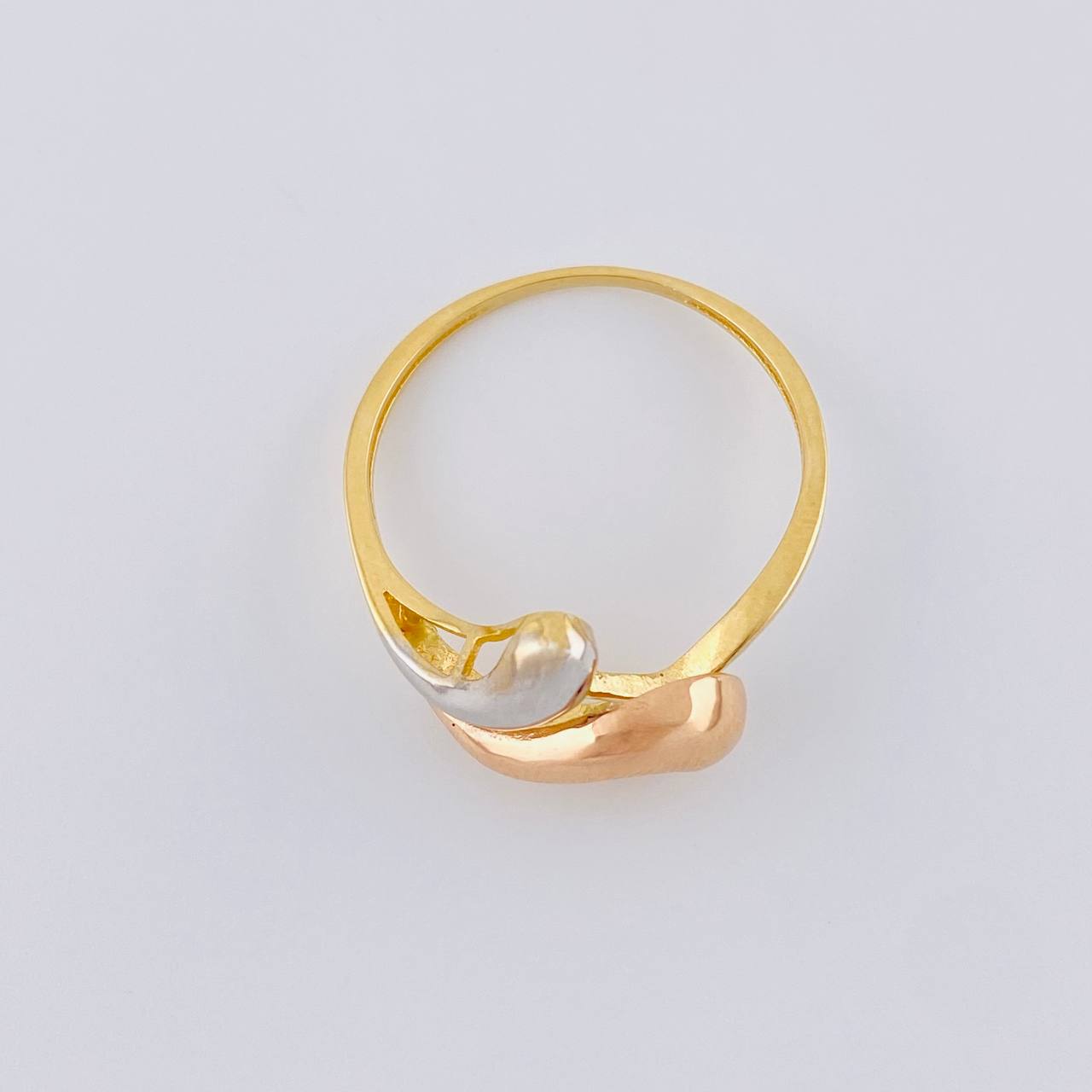 Anillo Olas Abstractas 2.3 g / T8 1/4 Tres Oros 18K