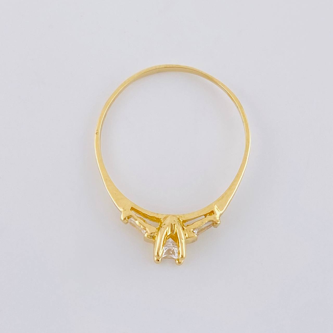 Anillo Solitario Chispas Cuadradas 1 g / T7 3/4 Oro Amarillo 18K