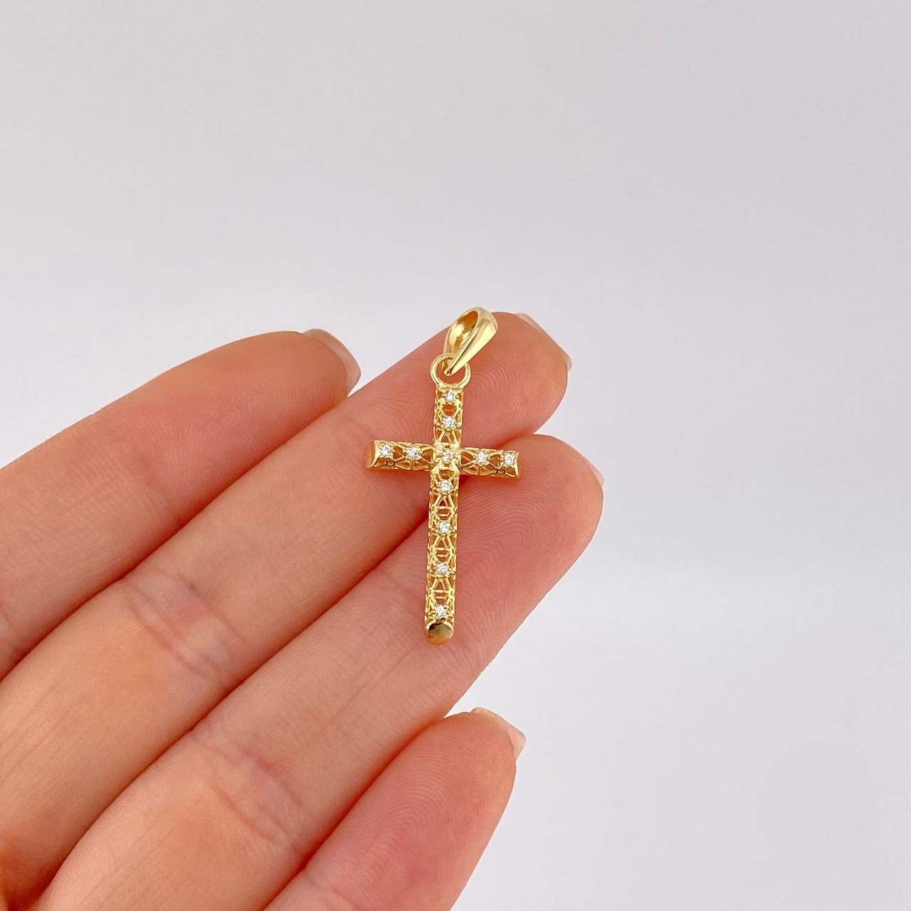 Dije Cruz Azulejo Filigrana 1.45 g / 1 1/2 in Oro Amarillo 18K