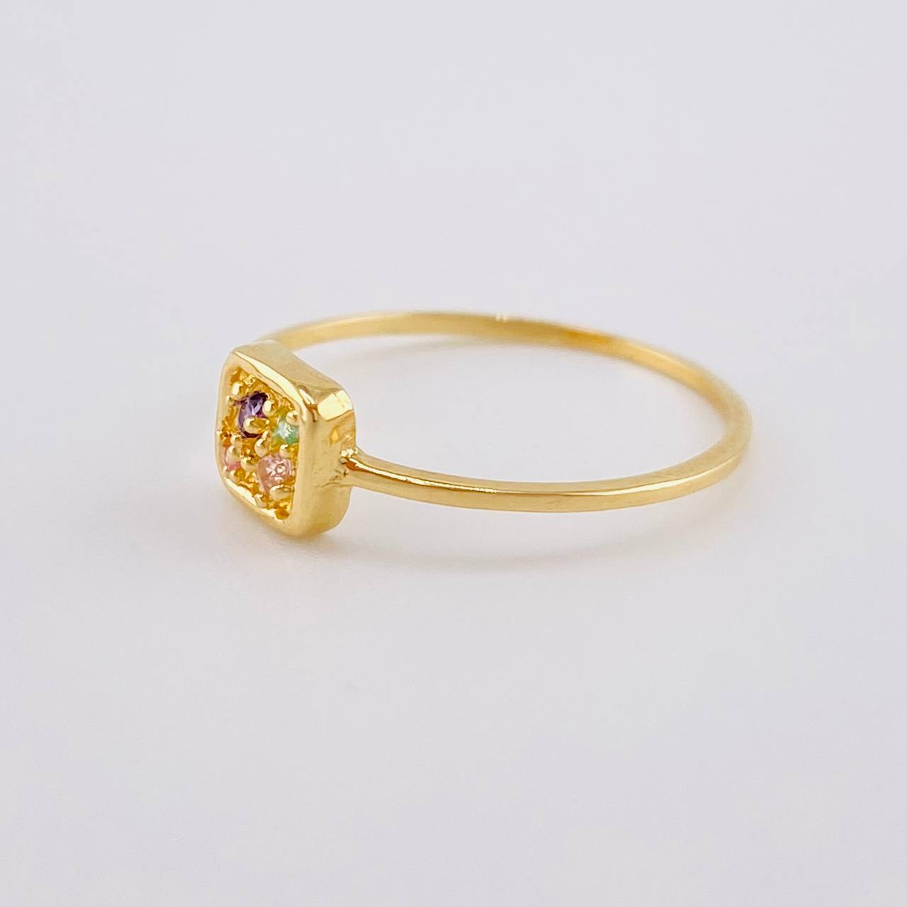 Anillo Cuadro Triqui 0.9 g / T5 1/2 Oro Amarillo 18K